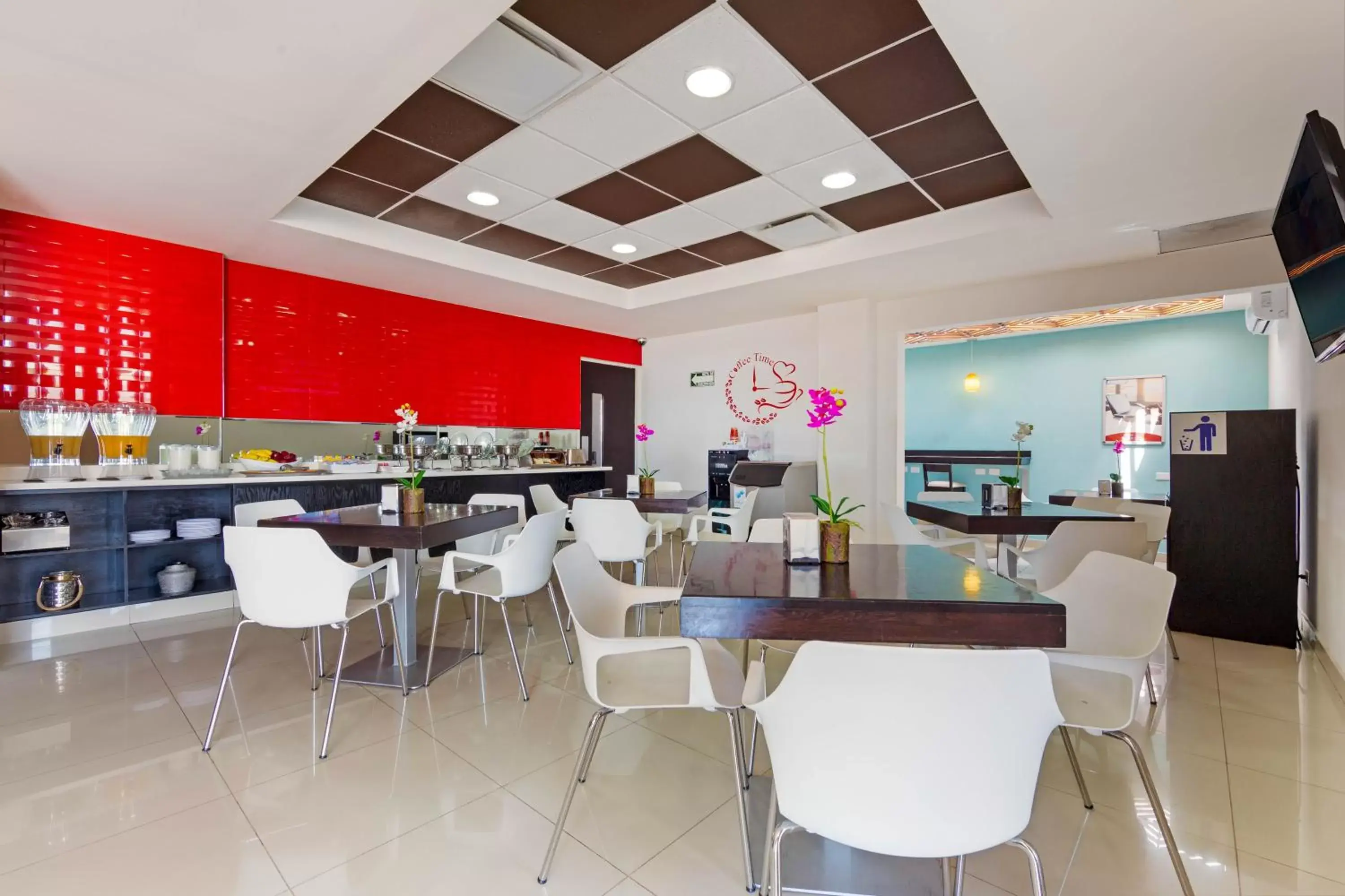 Restaurant/Places to Eat in Sleep Inn Culiacan