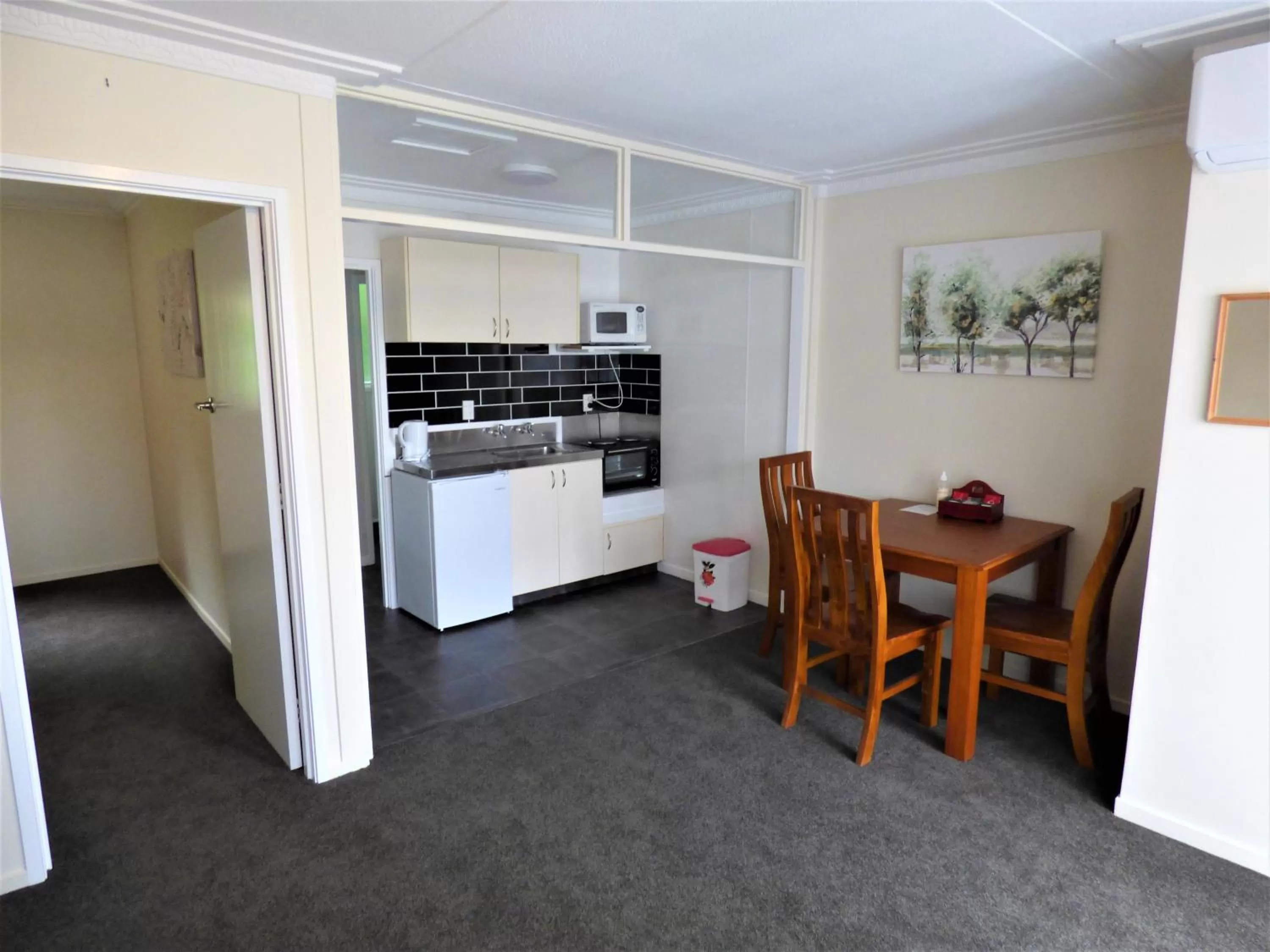 Kitchen or kitchenette in Sahara Motels