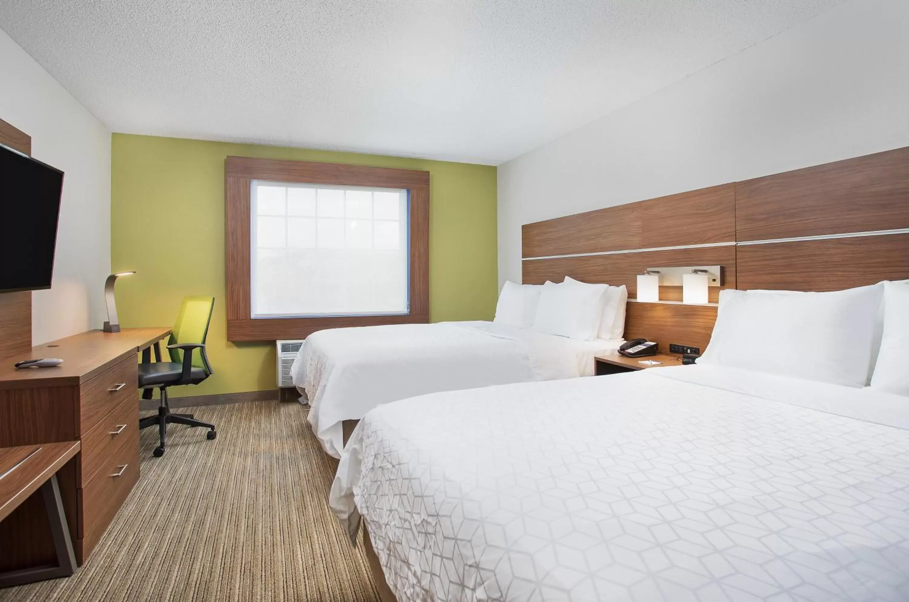 Photo of the whole room, Bed in Holiday Inn Express Hotel & Suites Alcoa Knoxville Airport, an IHG Hotel