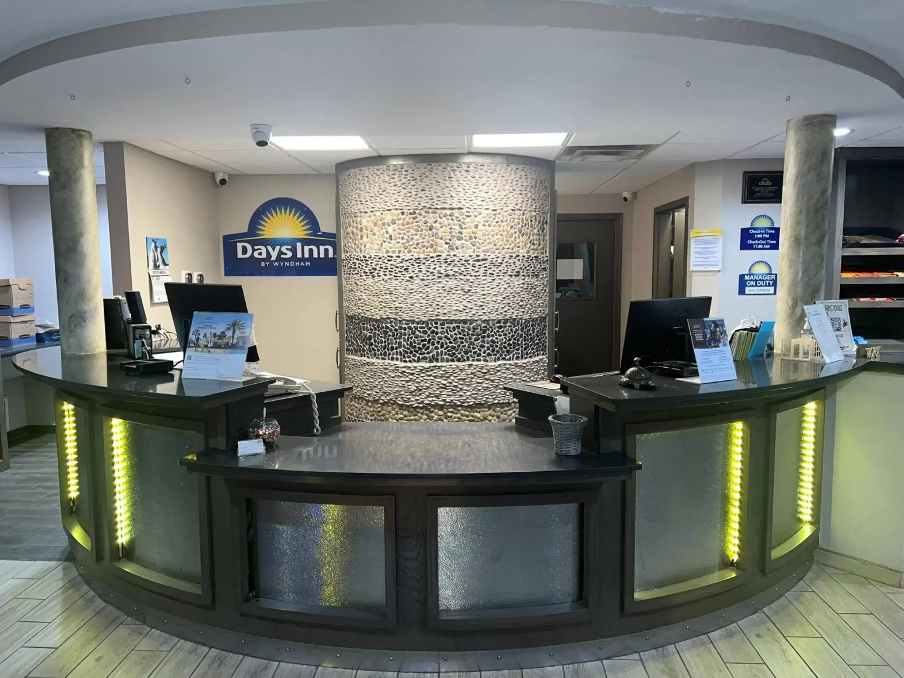 Property building, Lobby/Reception in Days Inn by Wyndham Fayetteville