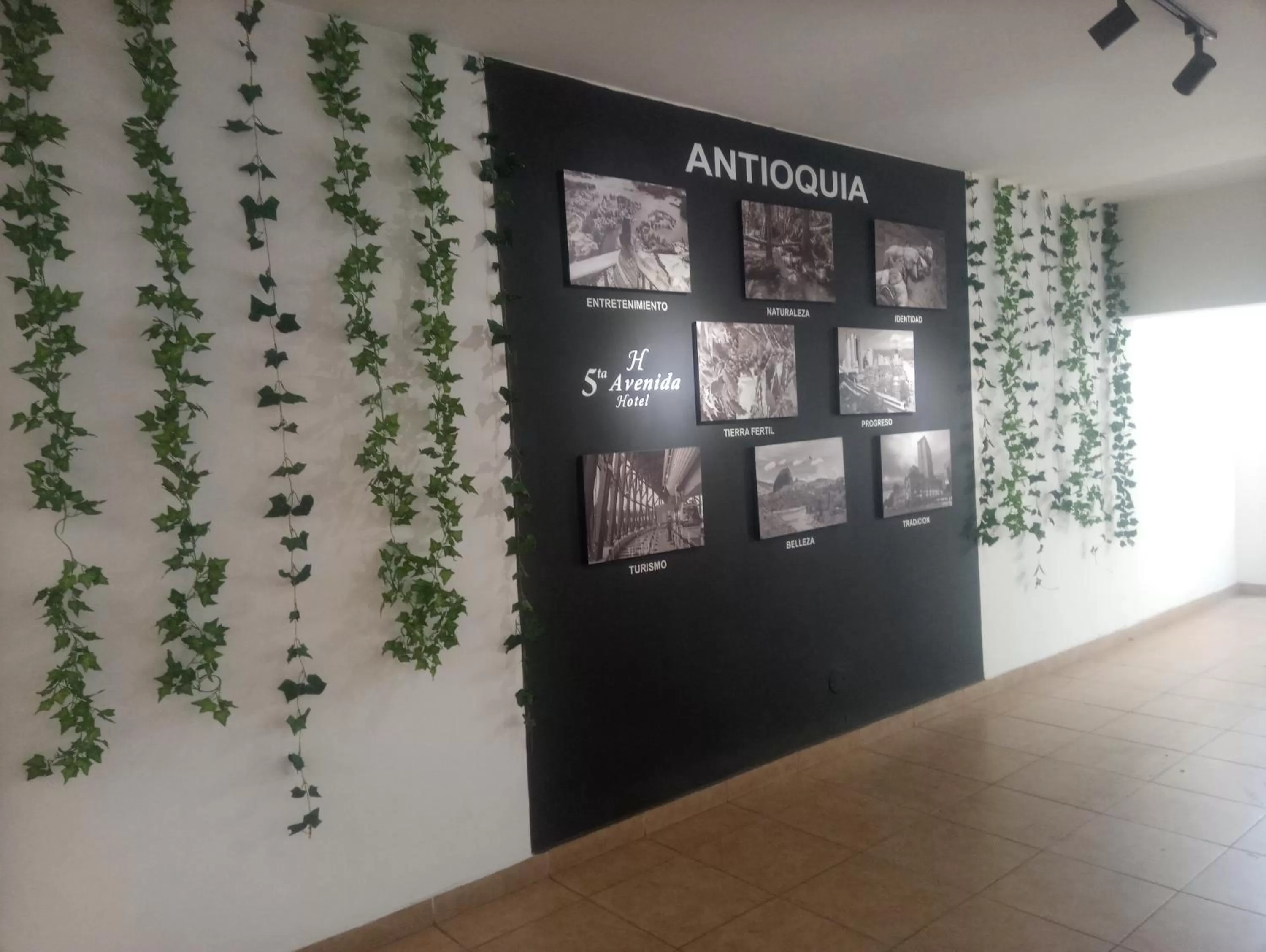 Logo/Certificate/Sign in Hotel Quinta Avenida