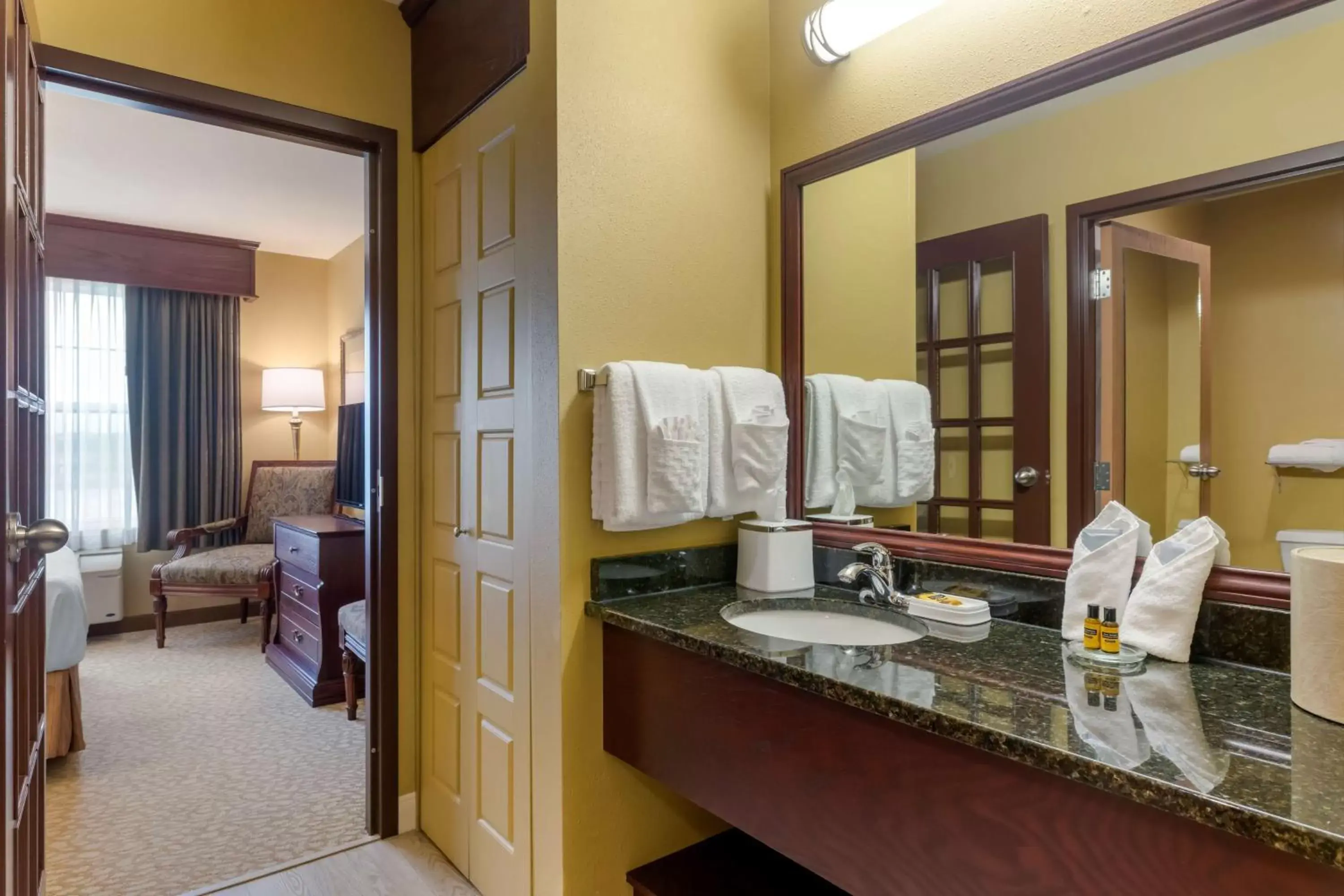 Bathroom in Best Western Plus Grand-Sault Hotel & Suites