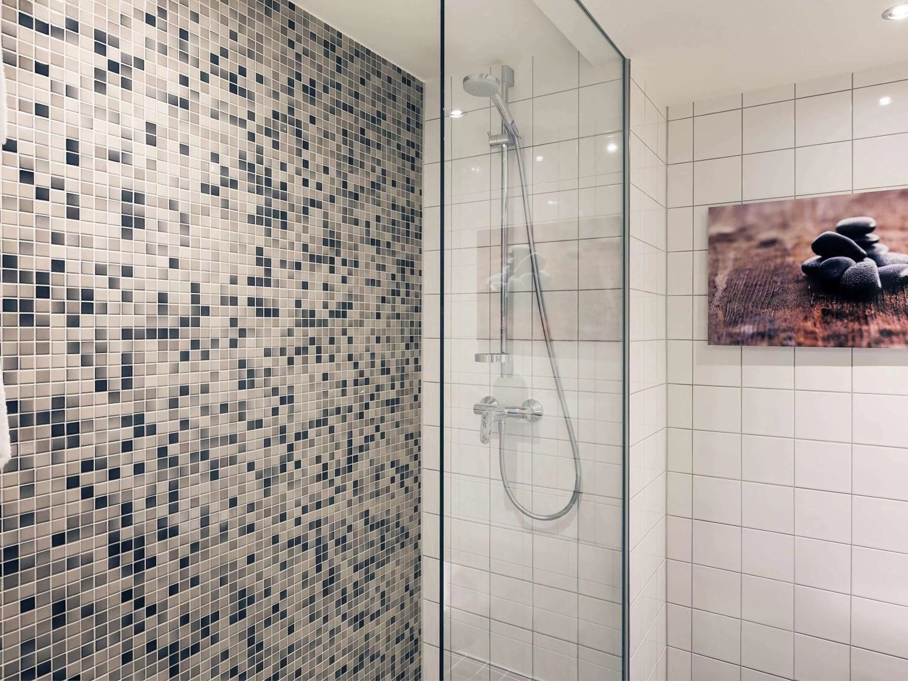 Shower in Mercure Hotel Amsterdam West