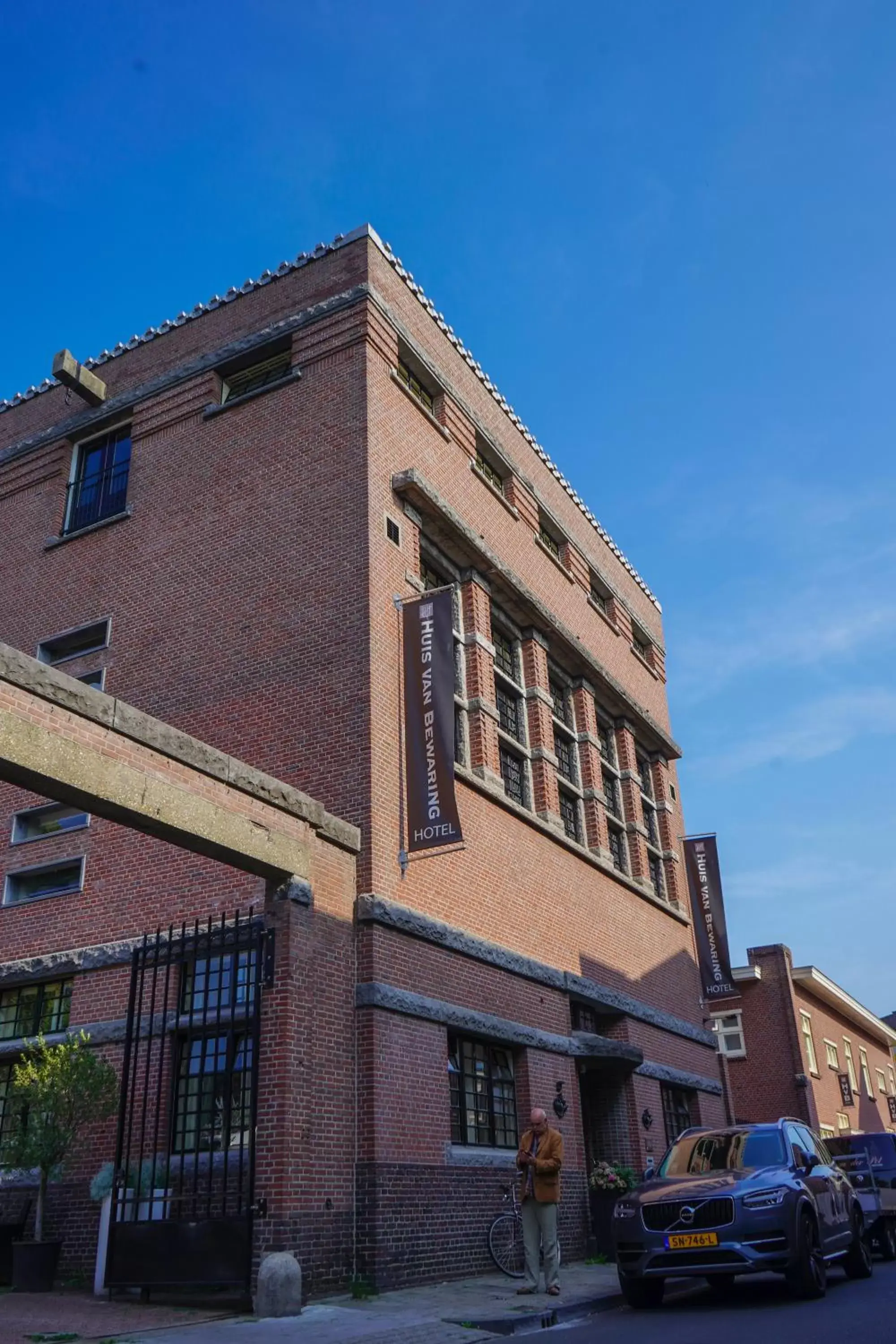 Facade/entrance, Property Building in Huis van Bewaring