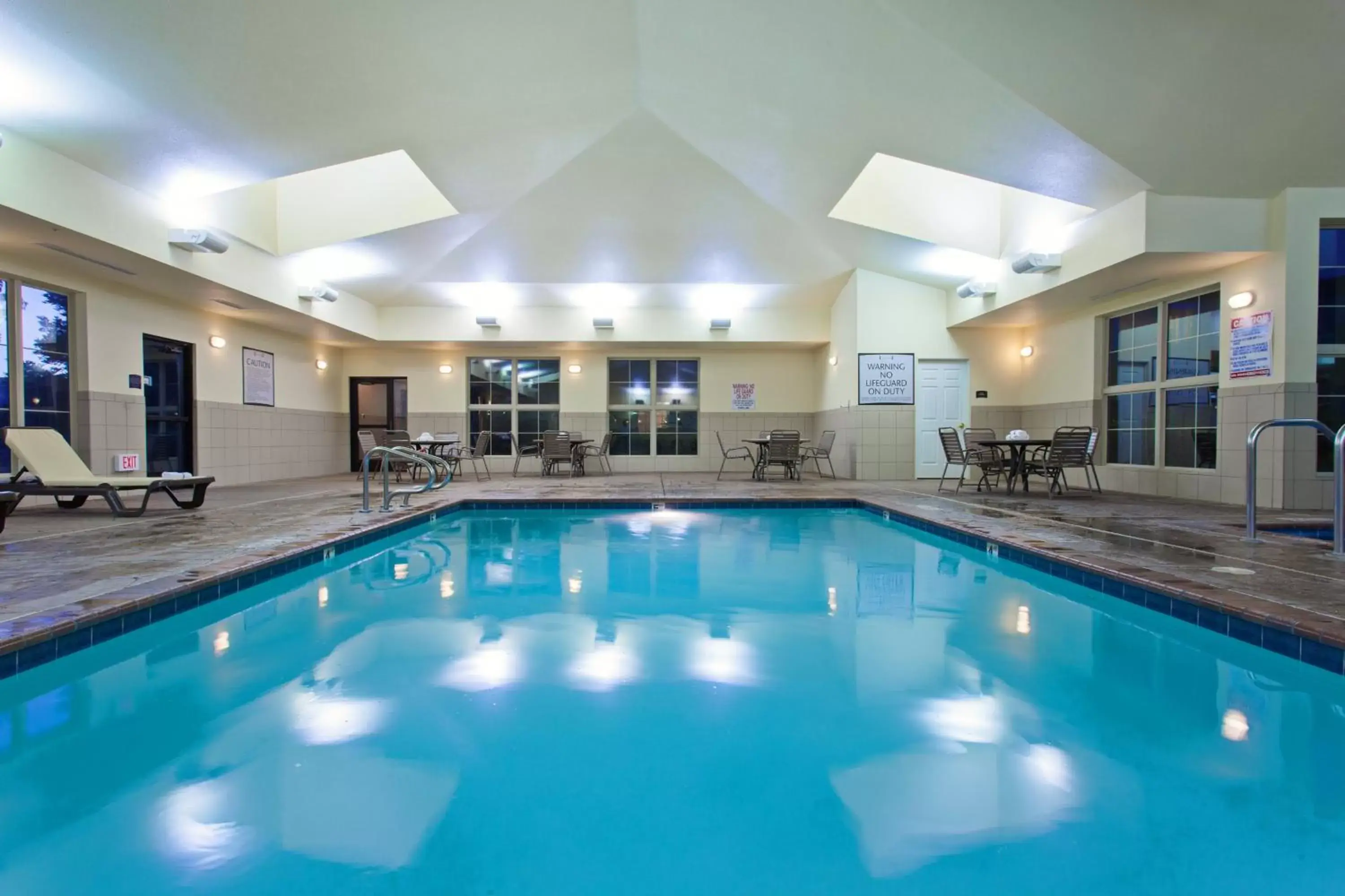 Swimming pool in Staybridge Suites Fairfield Napa Valley Area by IHG Swimming pool in Staybridge Suites Fairfield Napa Valley Area by IHG