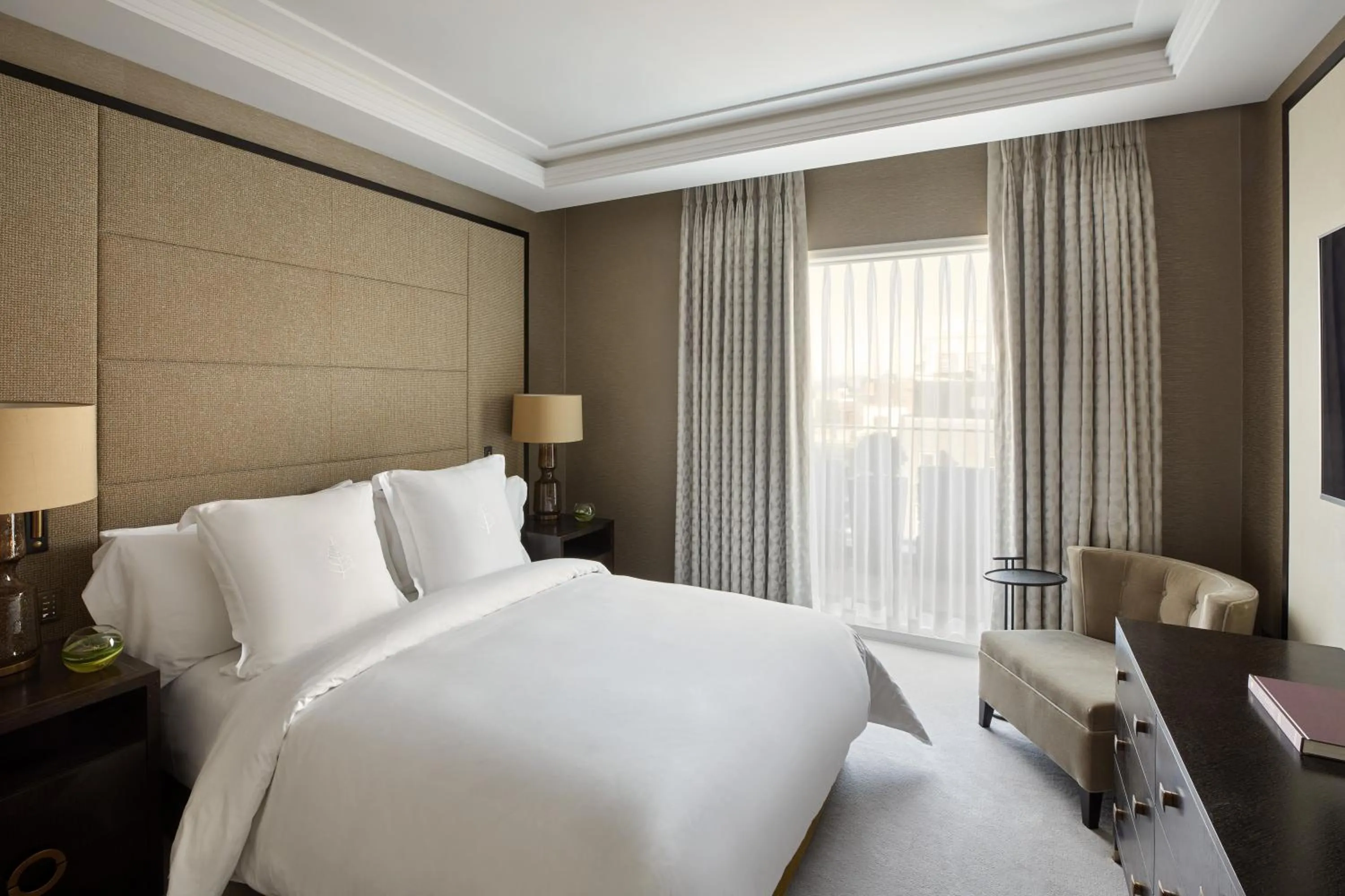 Bedroom, Bed in Four Seasons Hotel London at Tower Bridge