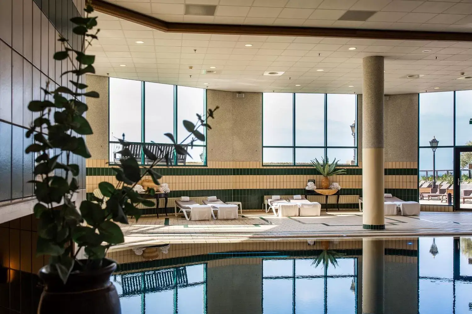 Swimming pool in The Historic Huis ter Duin