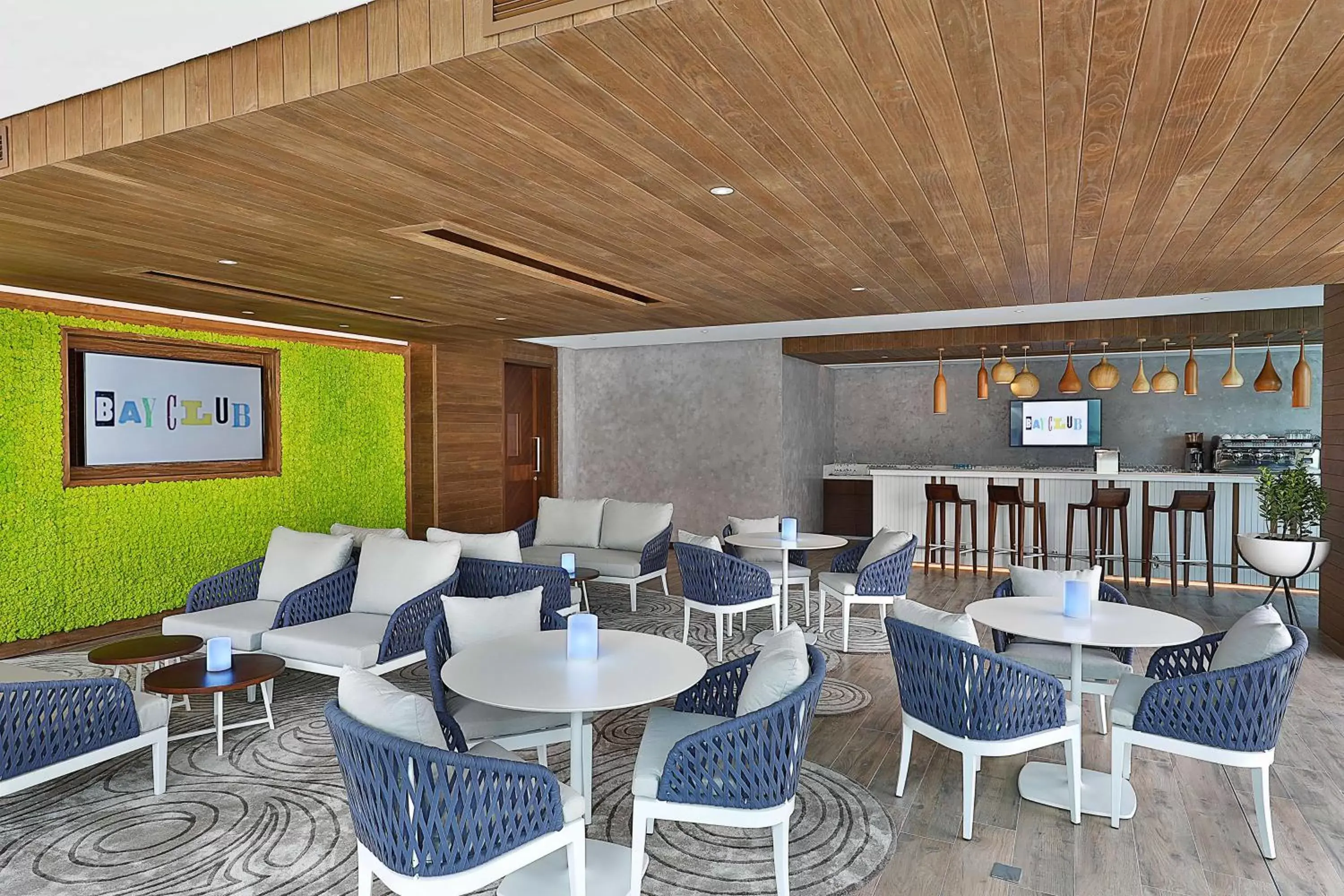 Lounge or bar, Restaurant/Places to Eat in DoubleTree by Hilton Dubai - Business Bay