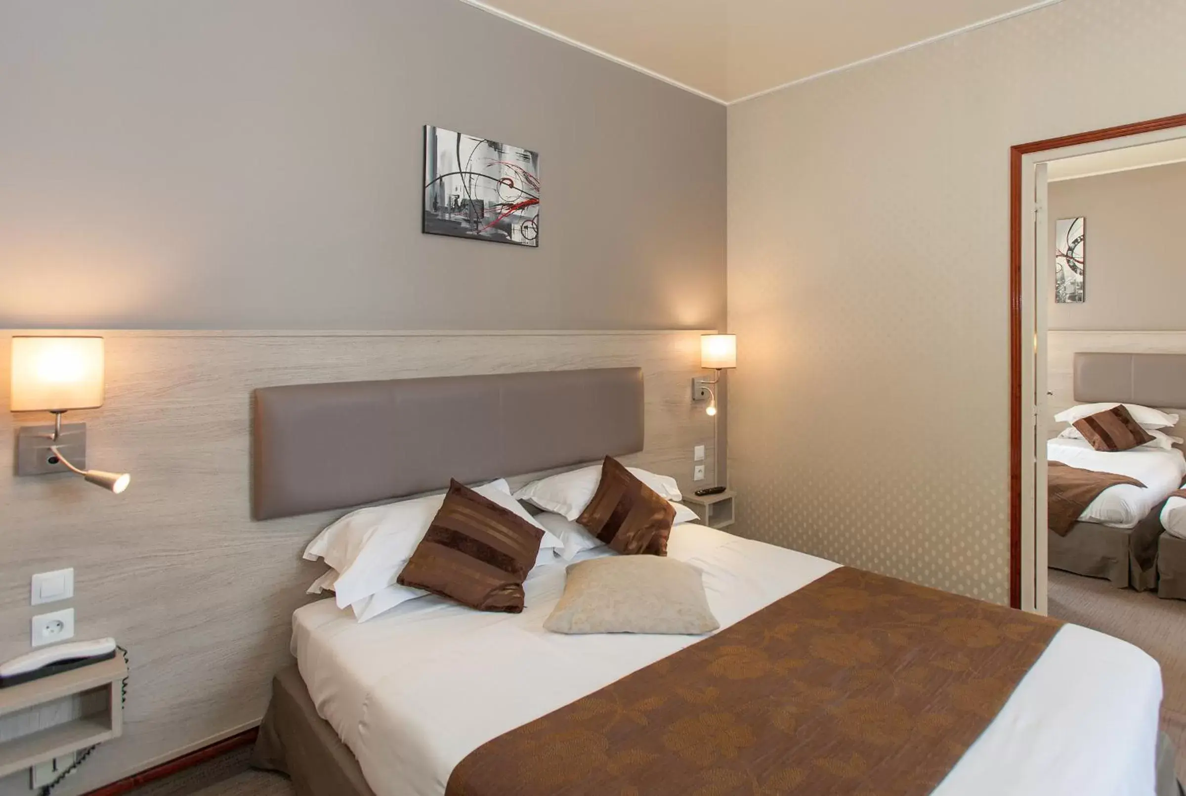 Bedroom, Room Photo in Cit'Hotel le Challonge