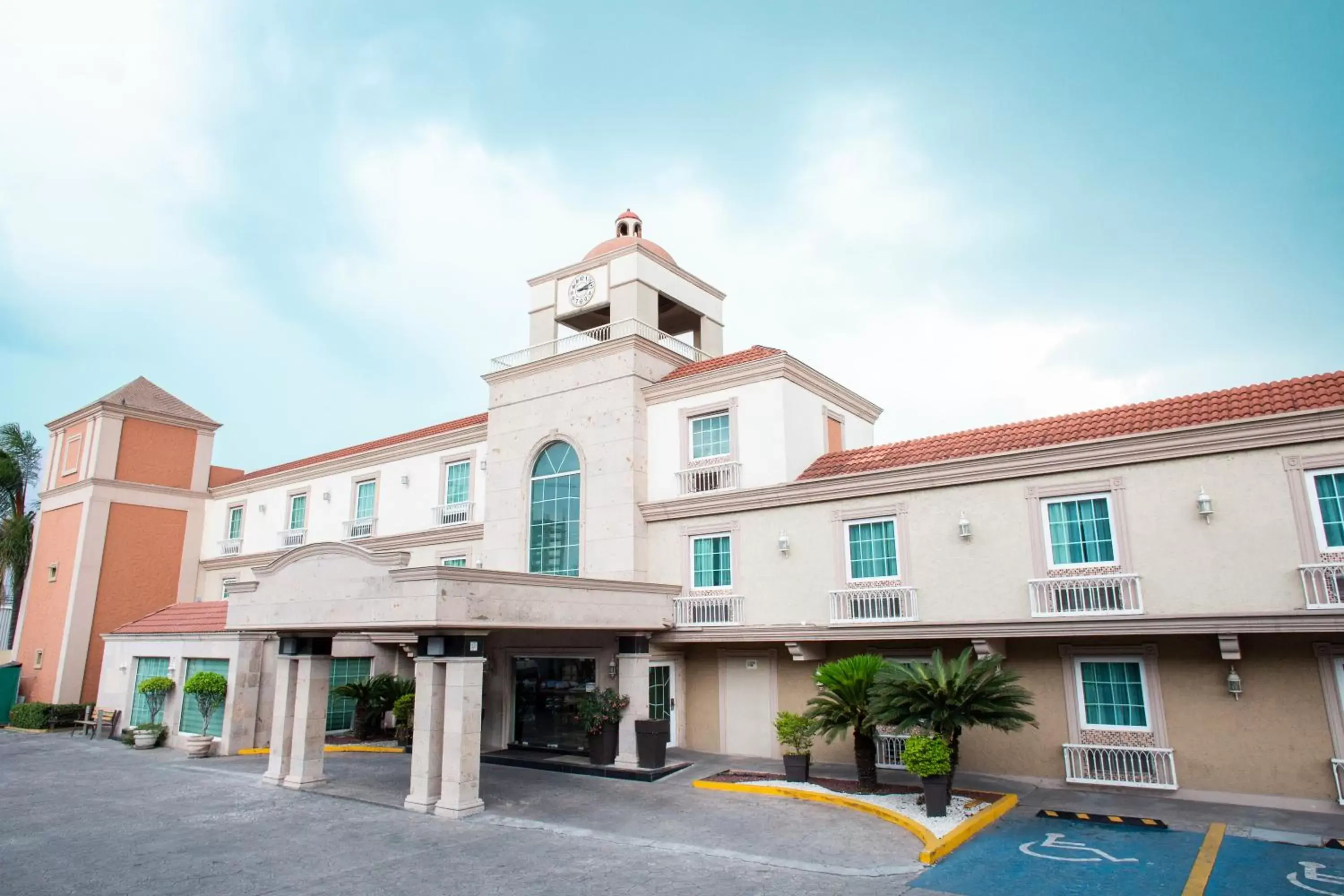 Facade/entrance, Property Building in Best Western PLUS Monterrey Colón