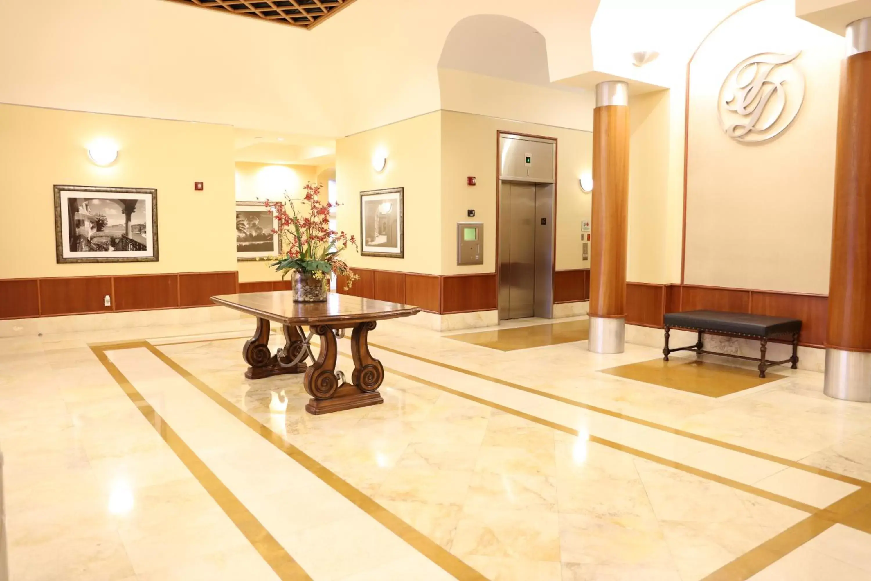 Lobby or reception, Lobby/Reception in Dadeland Towers by Miami Vacations