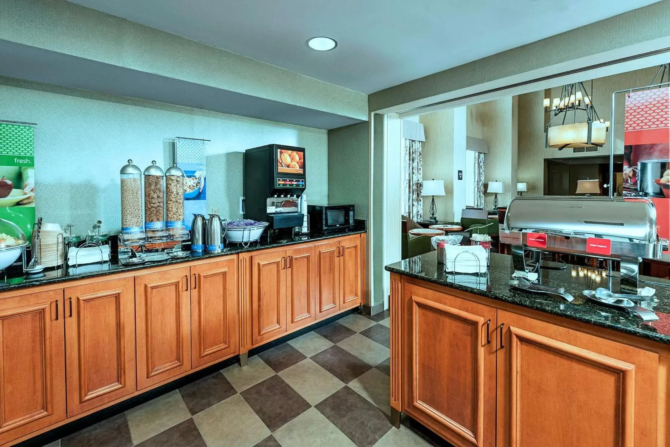 Dining area, Restaurant/Places to Eat in Hampton Inn & Suites Rockland