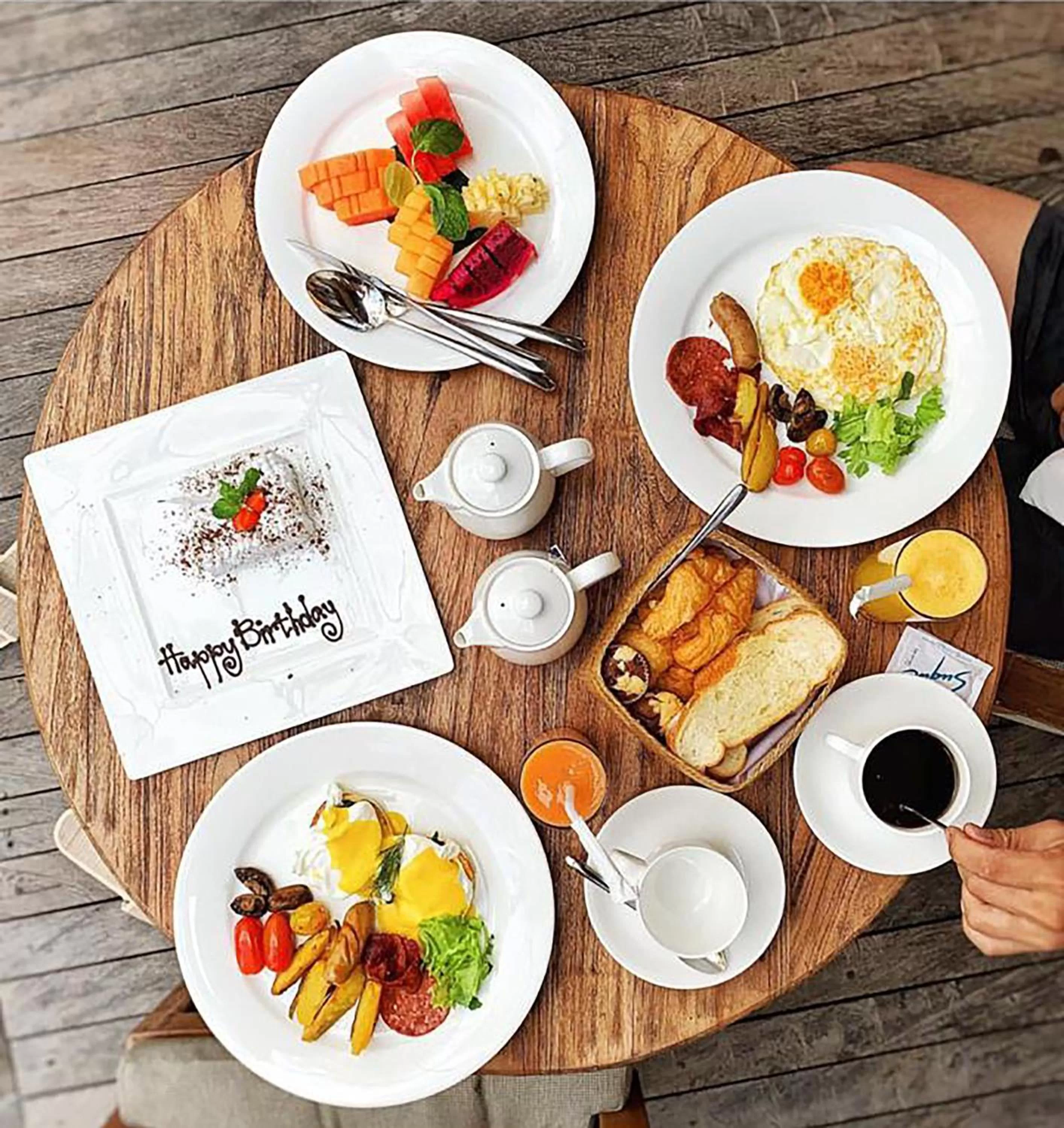 Restaurant/places to eat in The Sankara Suites and Villas