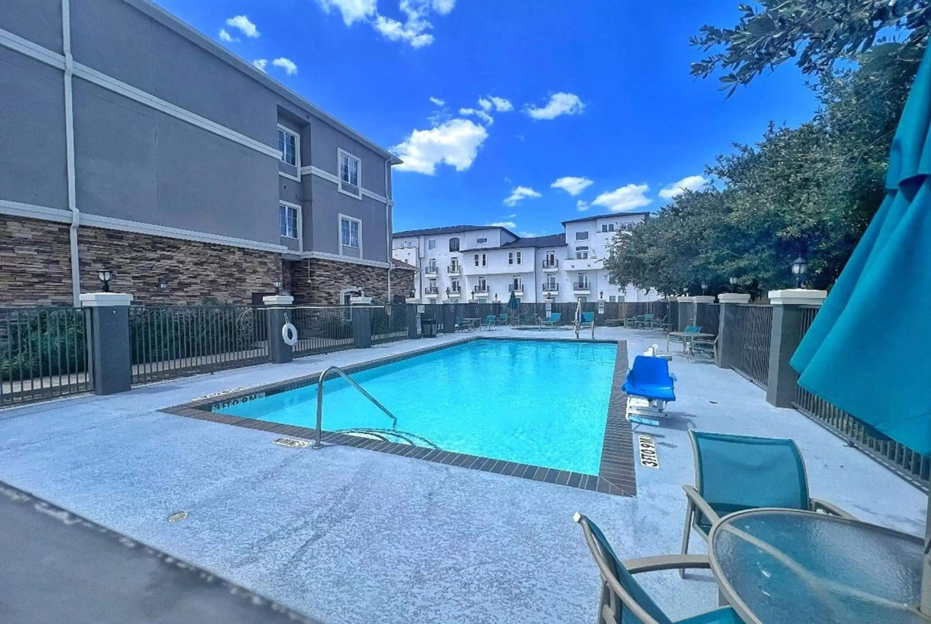 Pool view, Swimming Pool in La Quinta by Wyndham Houston Energy Corridor