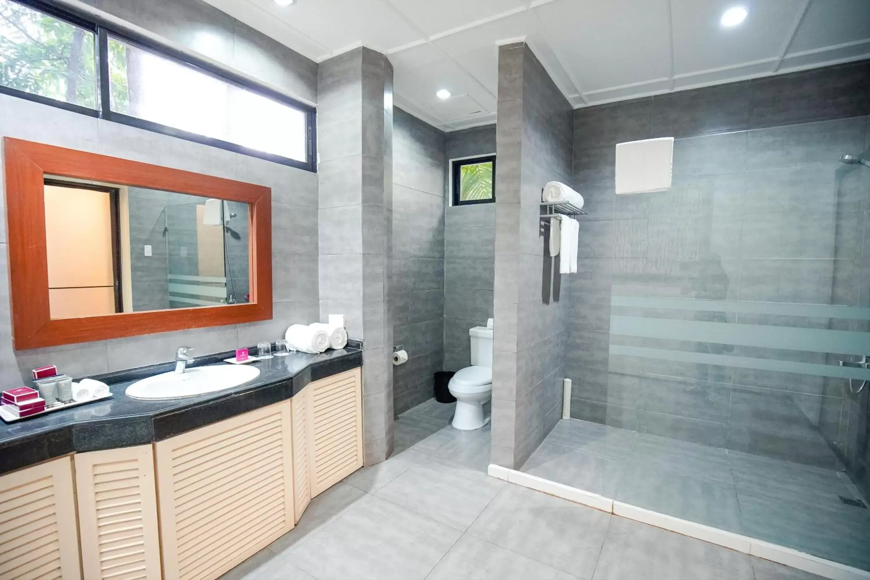 Bathroom in Cebu White Sands Resort and Spa