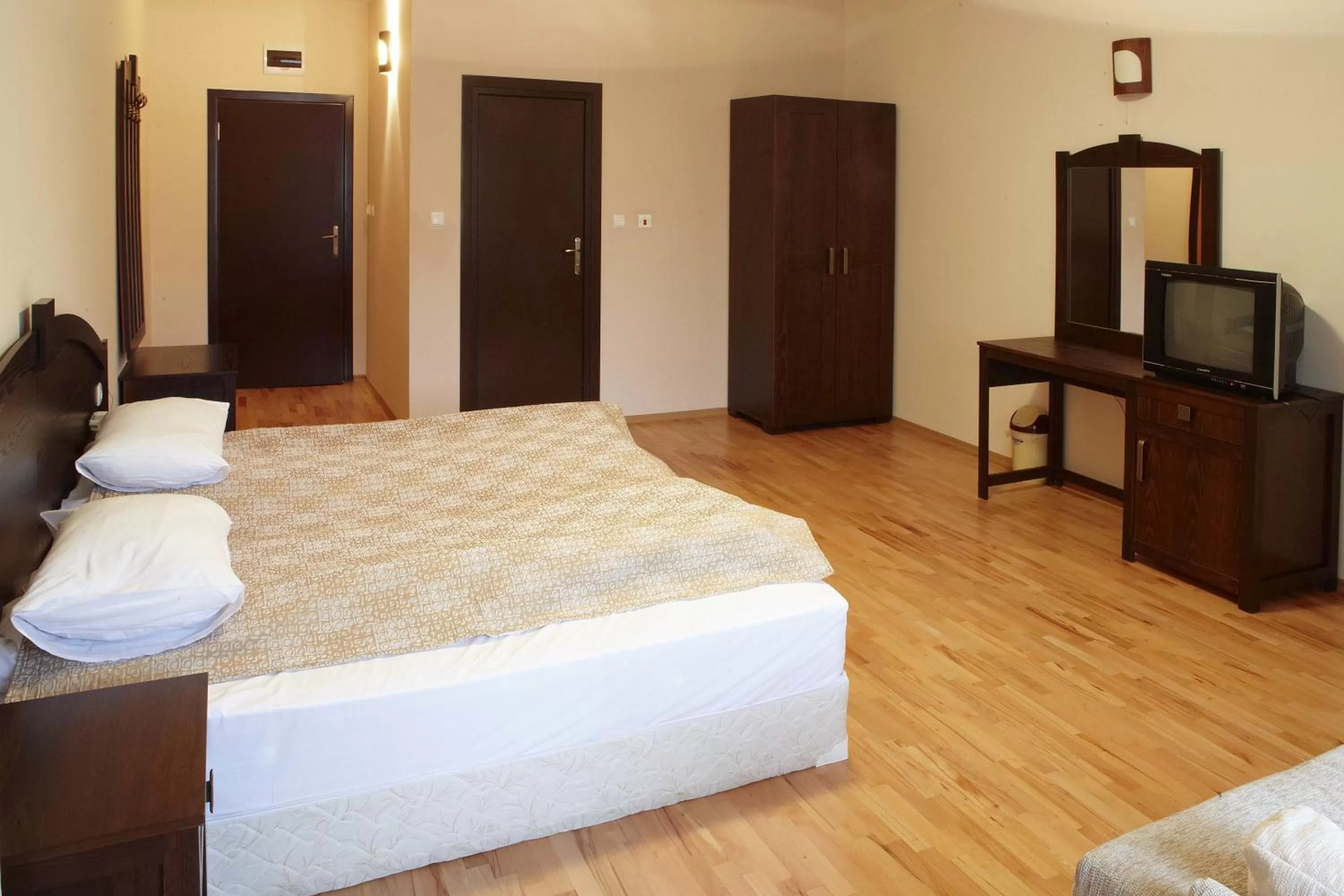 Photo of the whole room, Bed in Eco Complex Smilyan