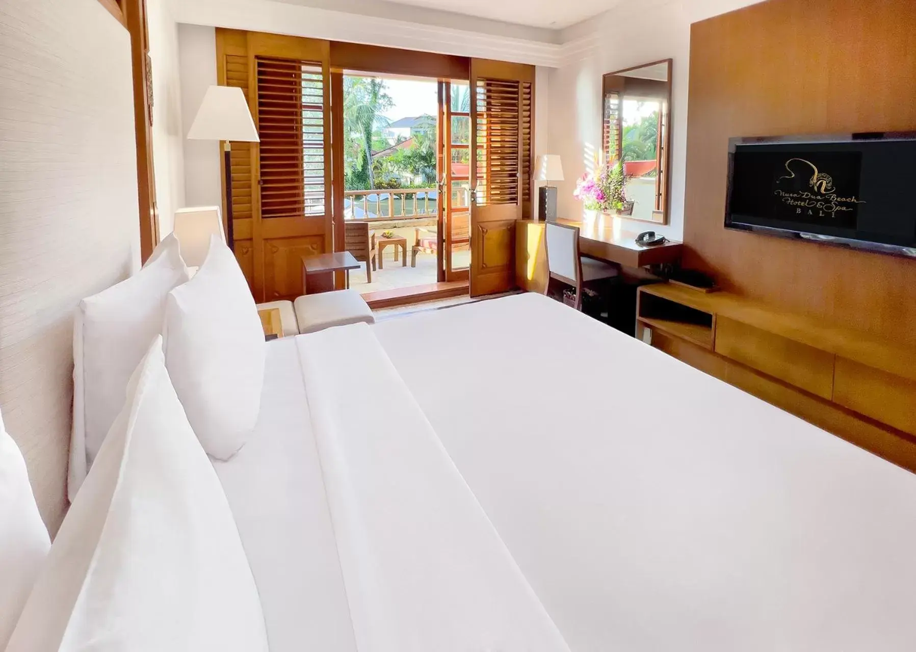 Bed in Nusa Dua Beach Hotel & Spa, Bali