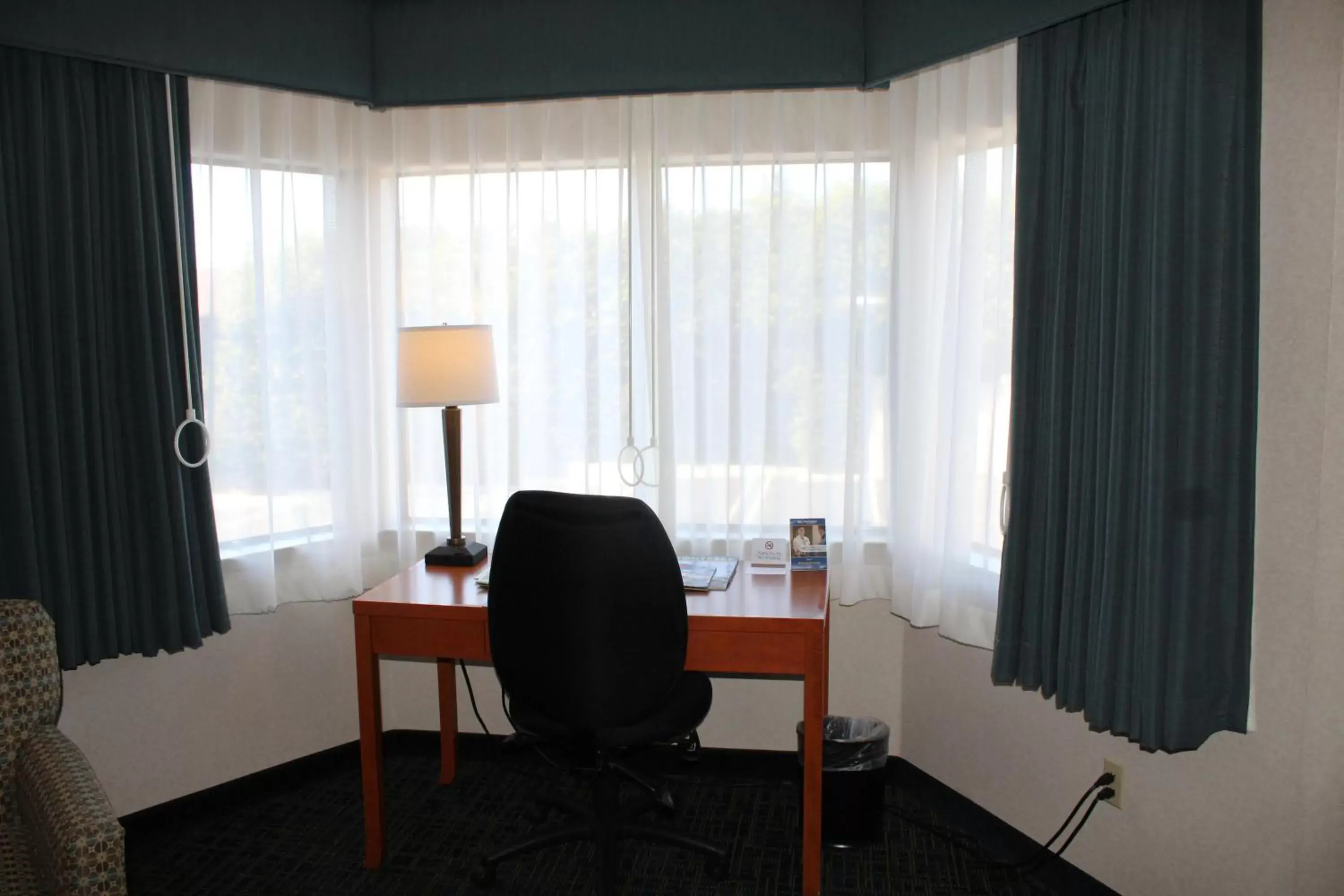 Seating Area in Best Western De Anza Inn