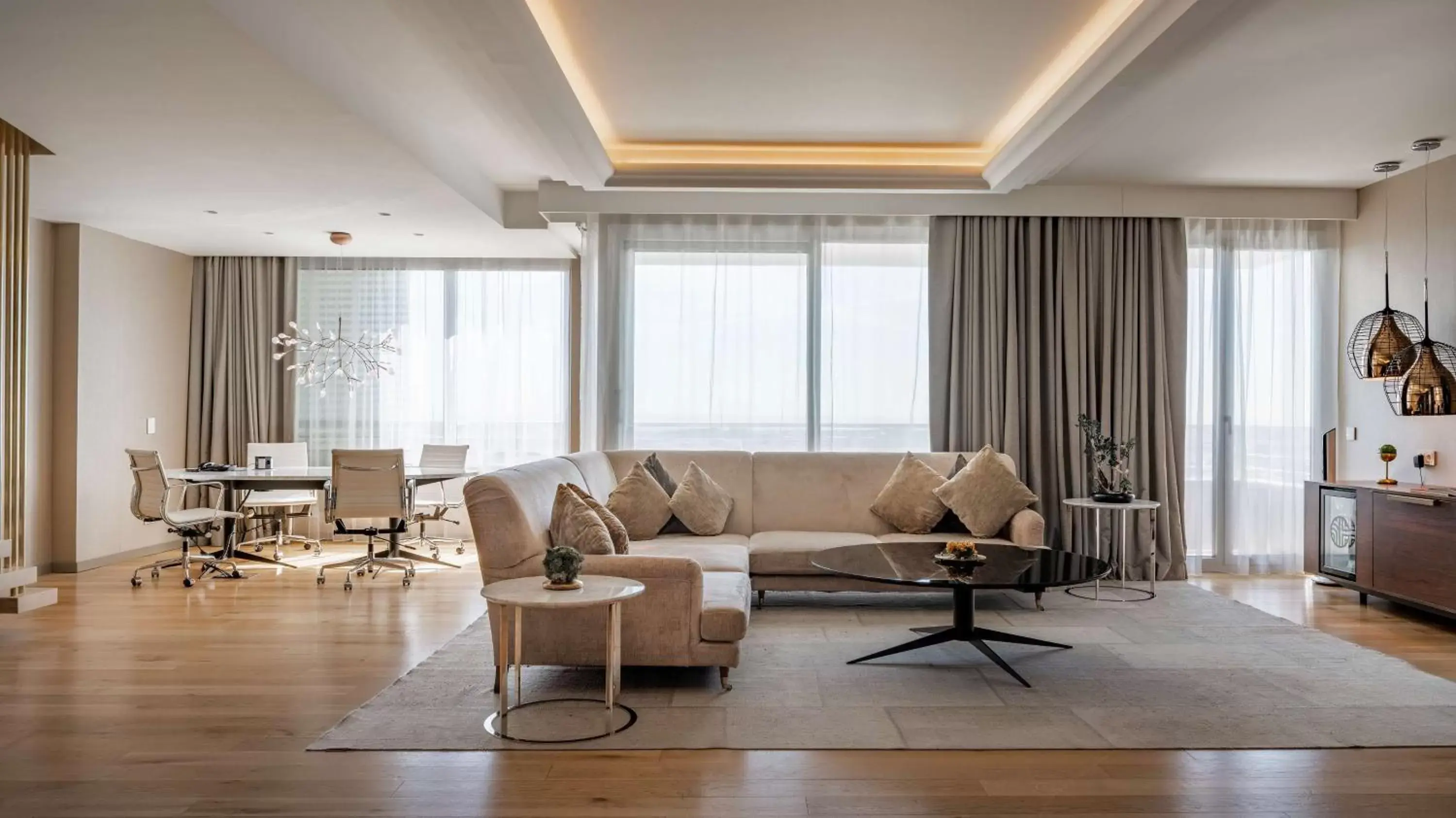 Photo of the whole room, Seating Area in NH Collection Madrid Eurobuilding