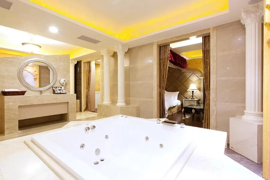 Bathroom in Discovery Motel - Yanping
