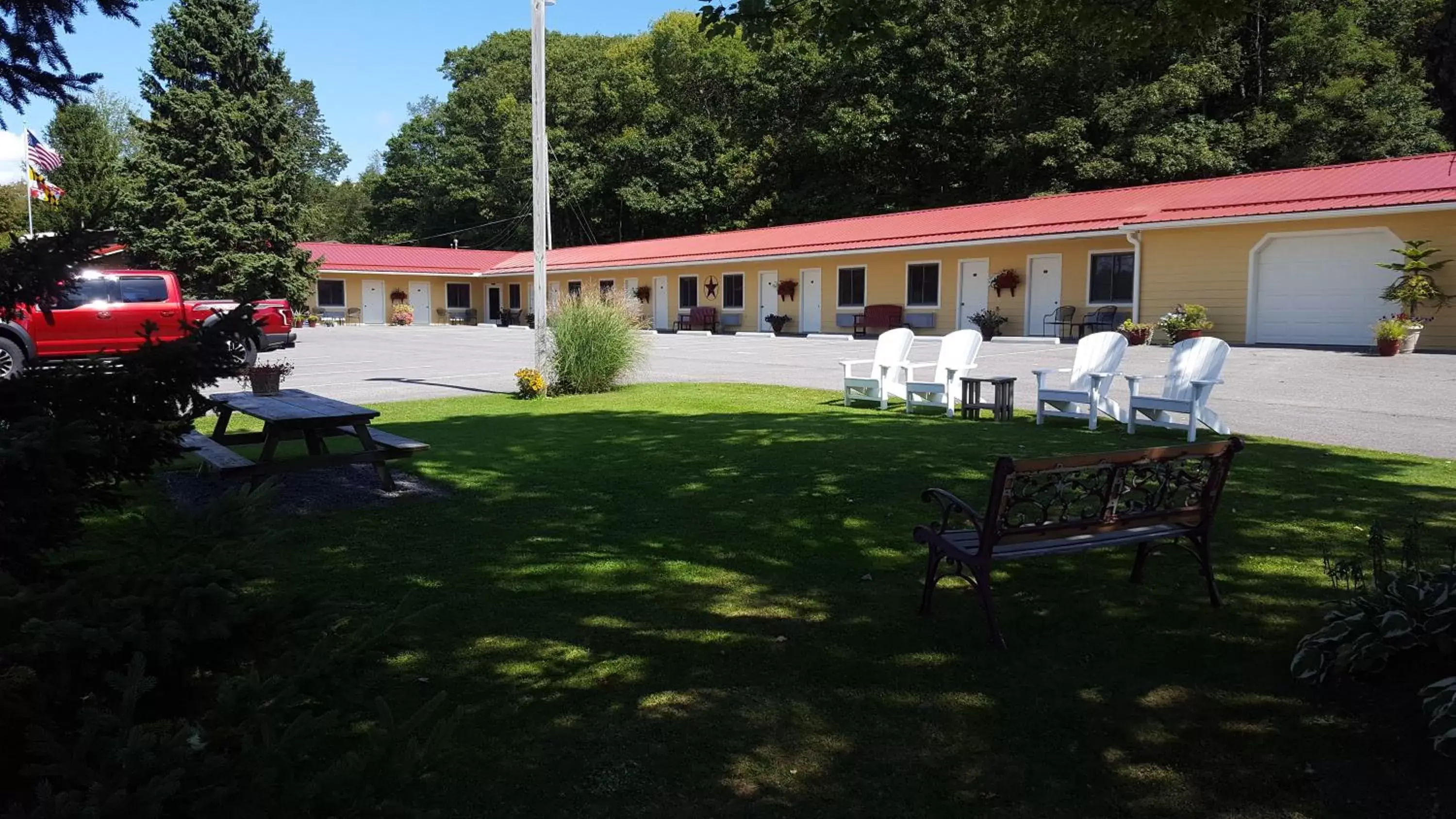 Property Building in The Garrett Inn