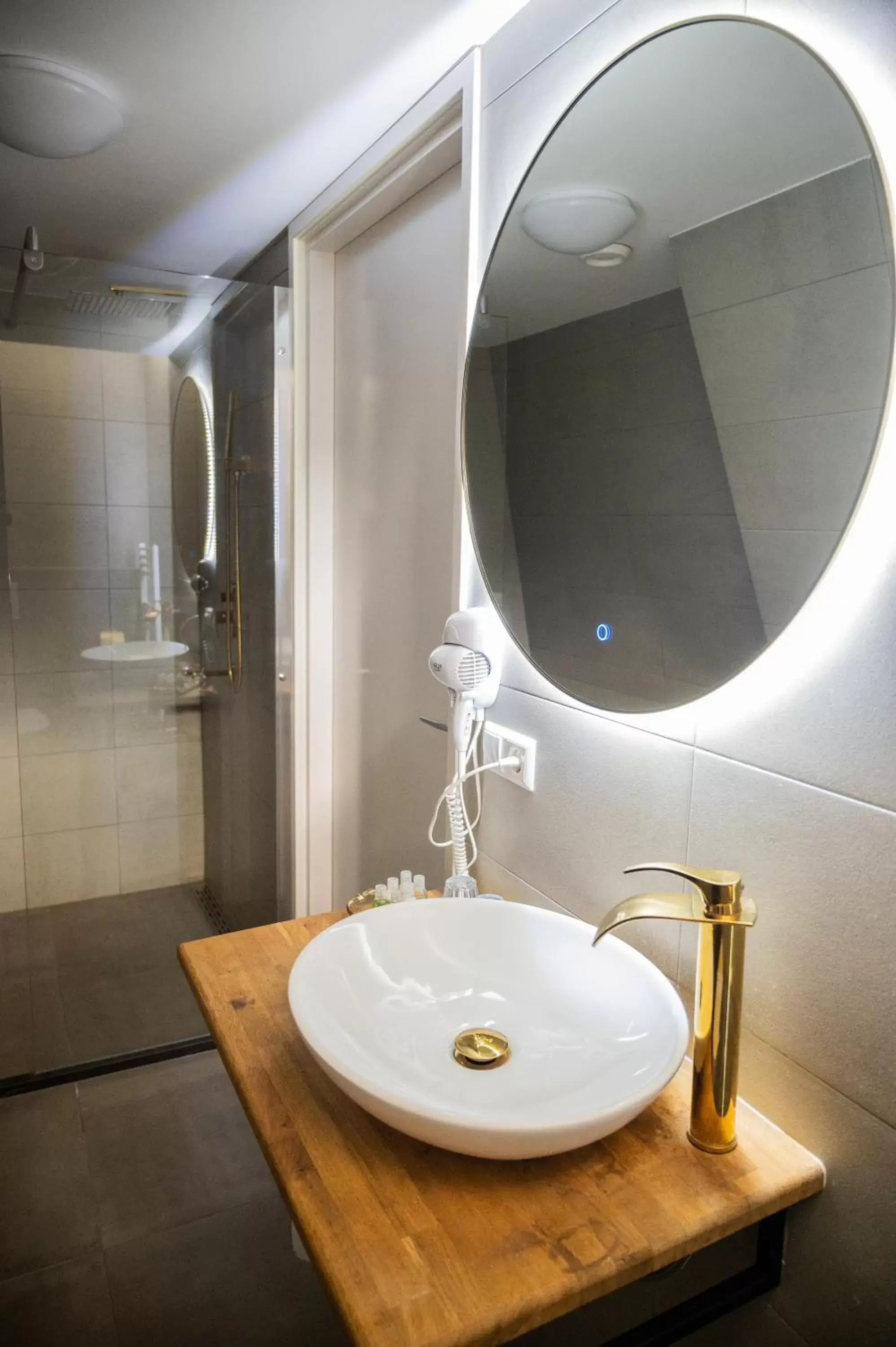 Bathroom in The Velvet Lodge