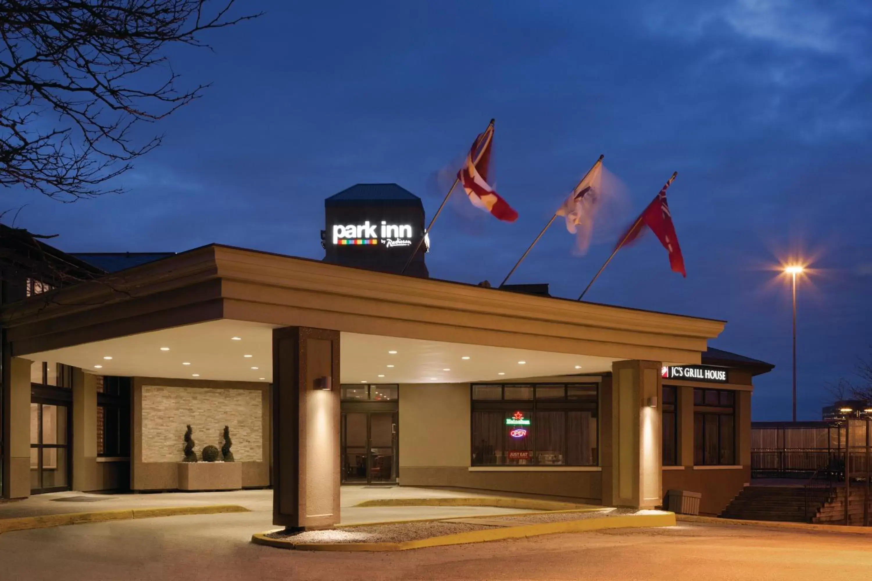 Facade/entrance in Park Inn by Radisson Toronto-Markham