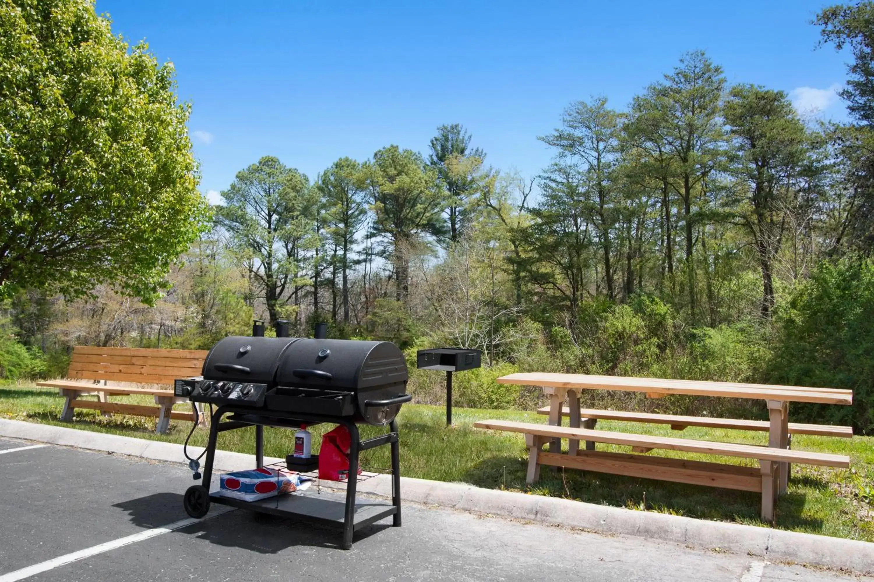 Evening entertainment, BBQ Facilities in Baymont by Wyndham Crossville