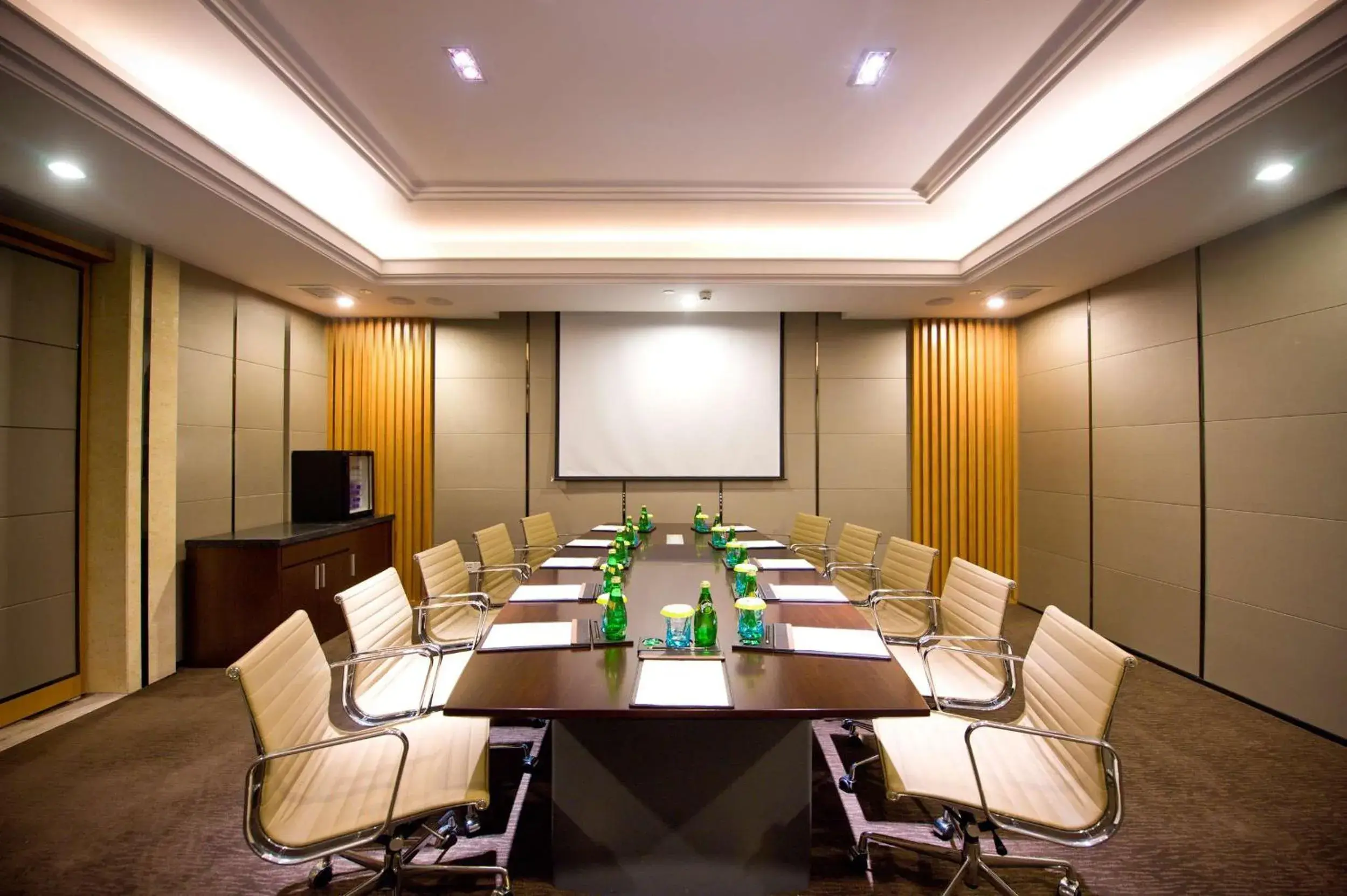 Meeting/conference room in DoubleTree By Hilton Chongqing North