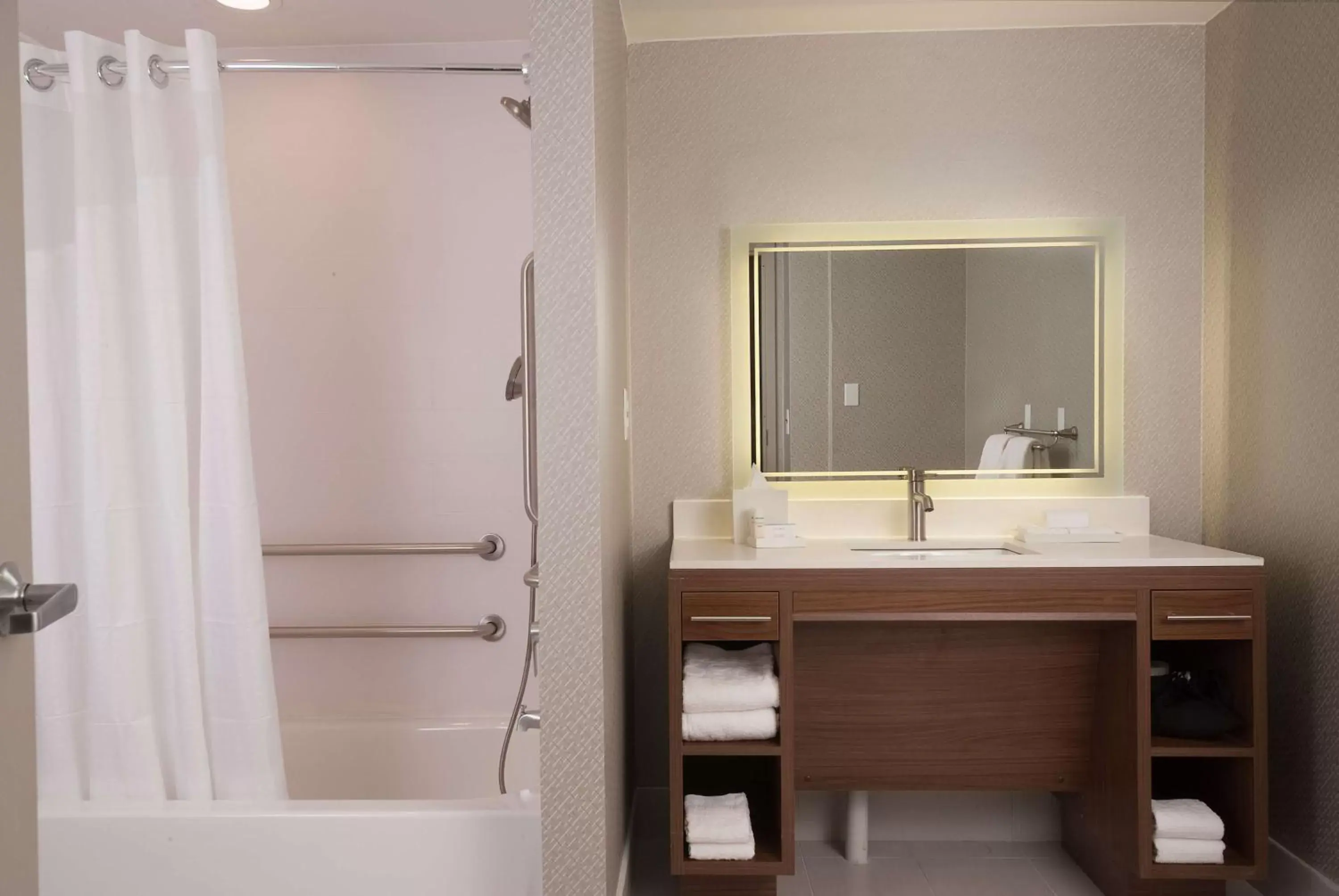 Bathroom in Home2 Suites By Hilton Atlanta Perimeter Center