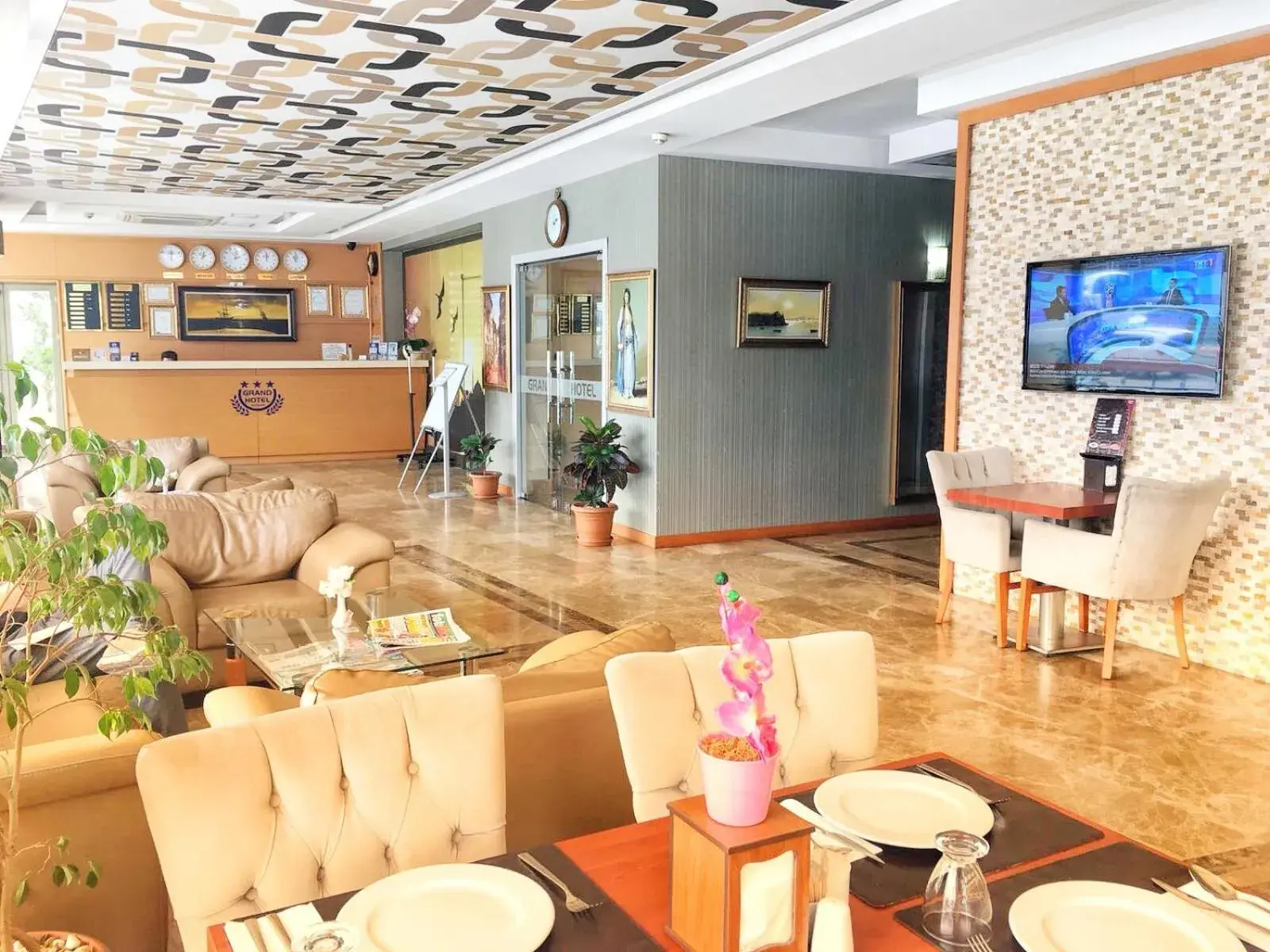 Lobby or reception, Restaurant/Places to Eat in Grand Hotel Avcilar