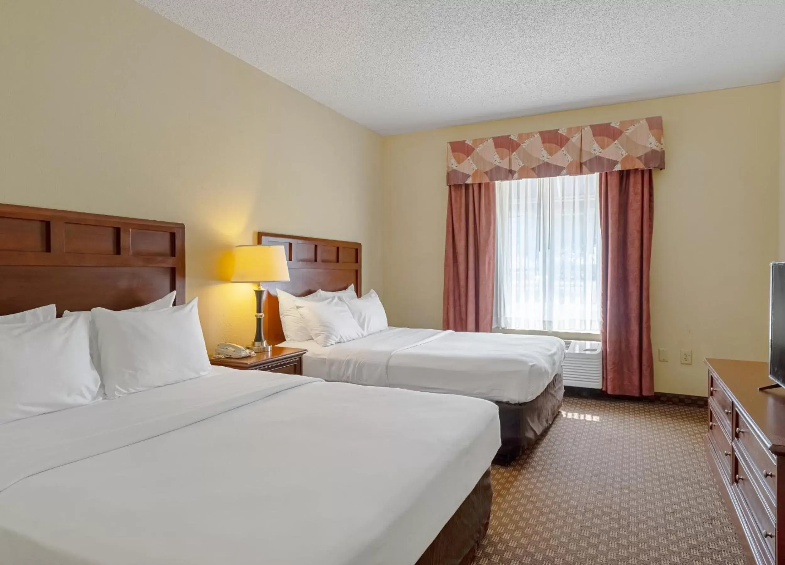 Queen Suite with Two Queen Beds - Non-Smoking in Quality Suites San Antonio Northeast Queen Suite with Two Queen Beds - Non-Smoking in Quality Suites San Antonio Northeast