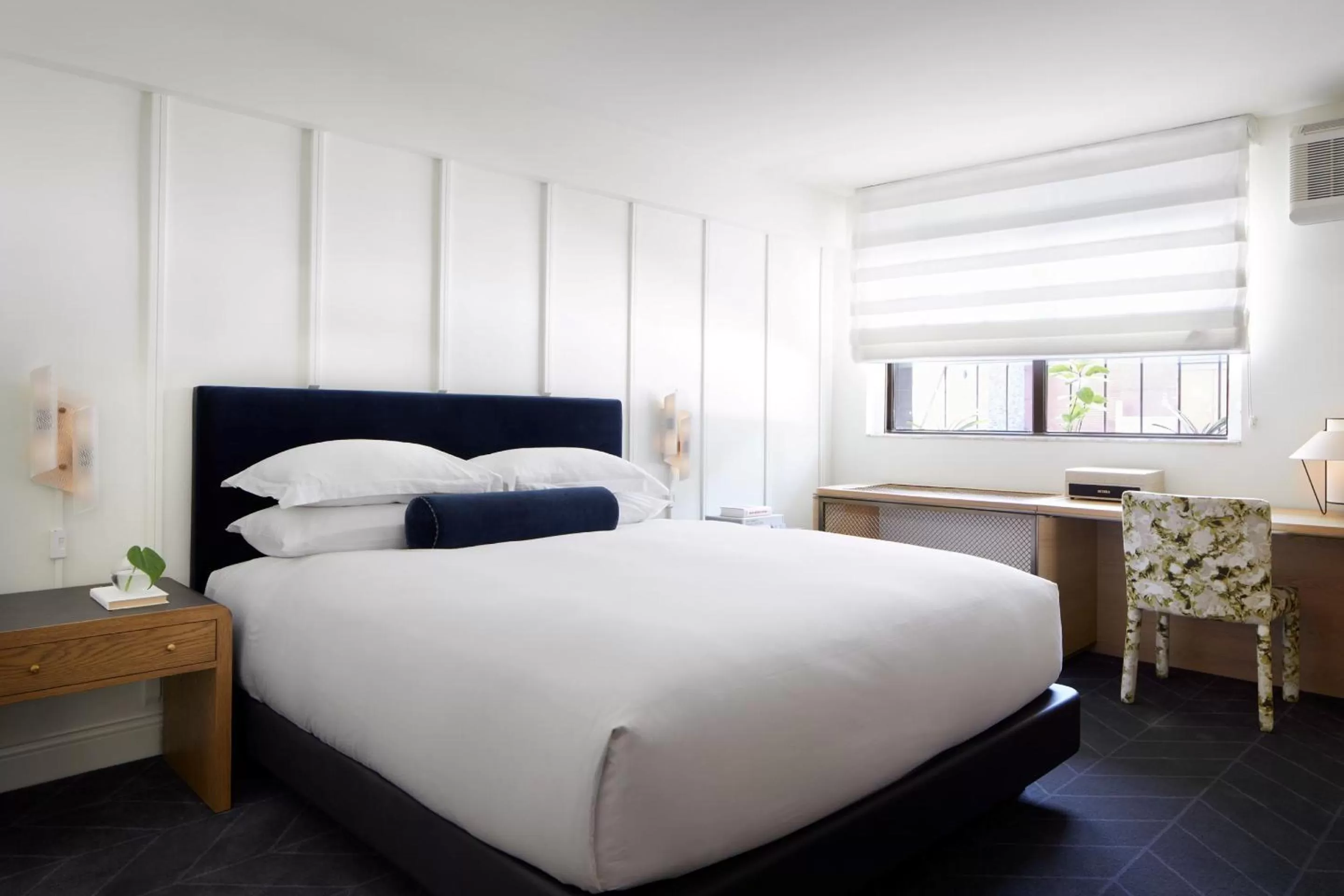 Photo of the whole room, Bed in Kimpton Alton Fisherman's Wharf by IHG