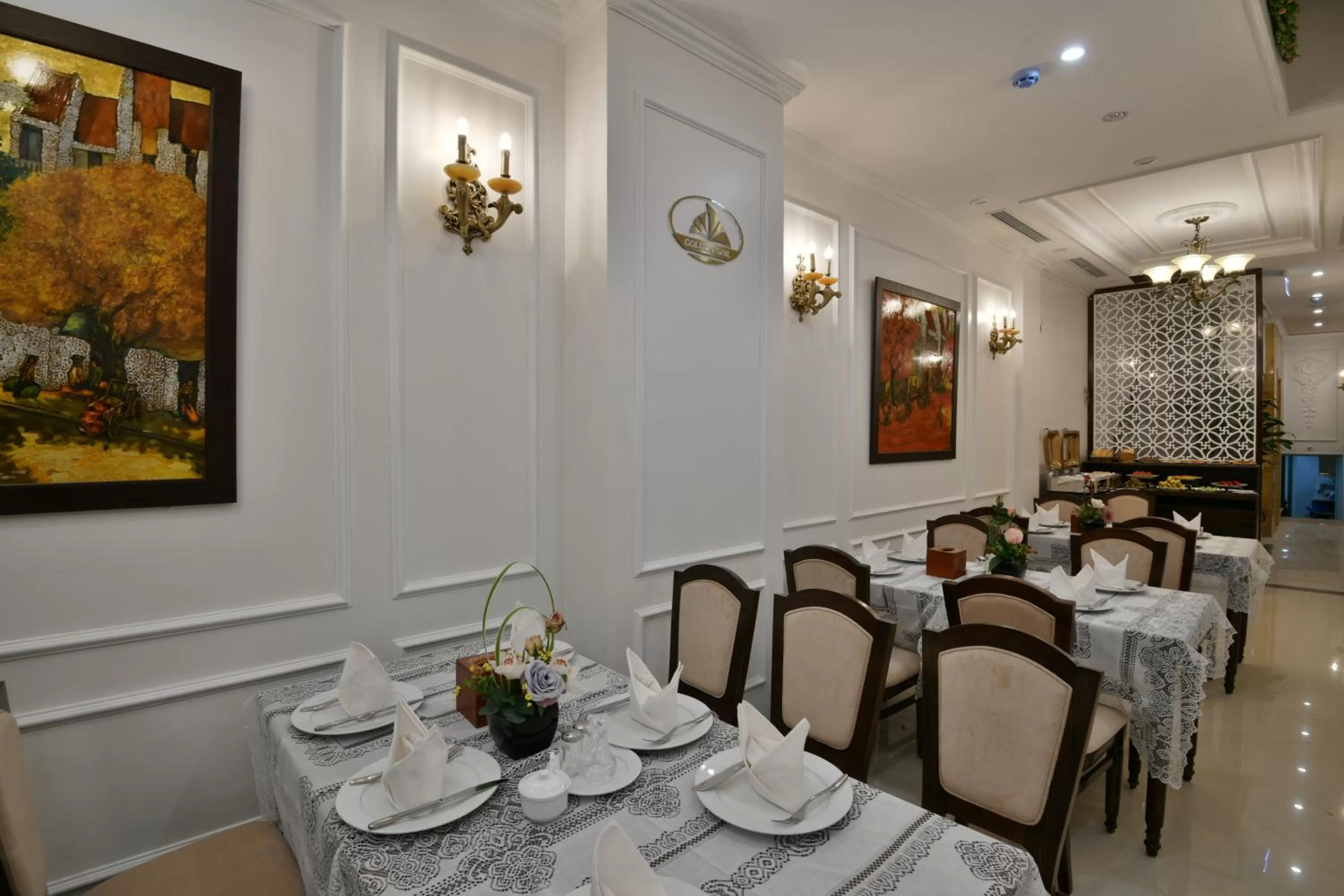 Restaurant/places to eat in Golden Sail Hotel & Spa