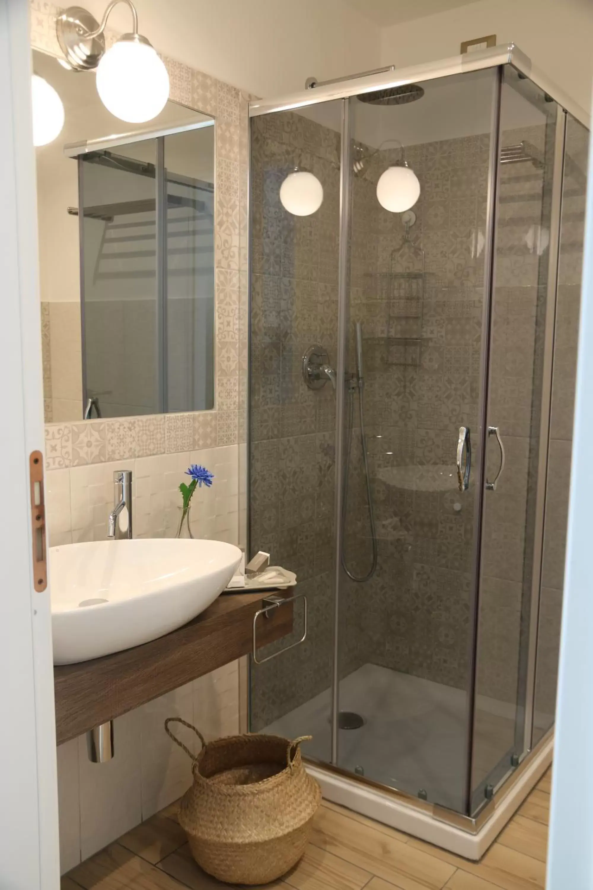 Shower, Bathroom in Aitna B&B