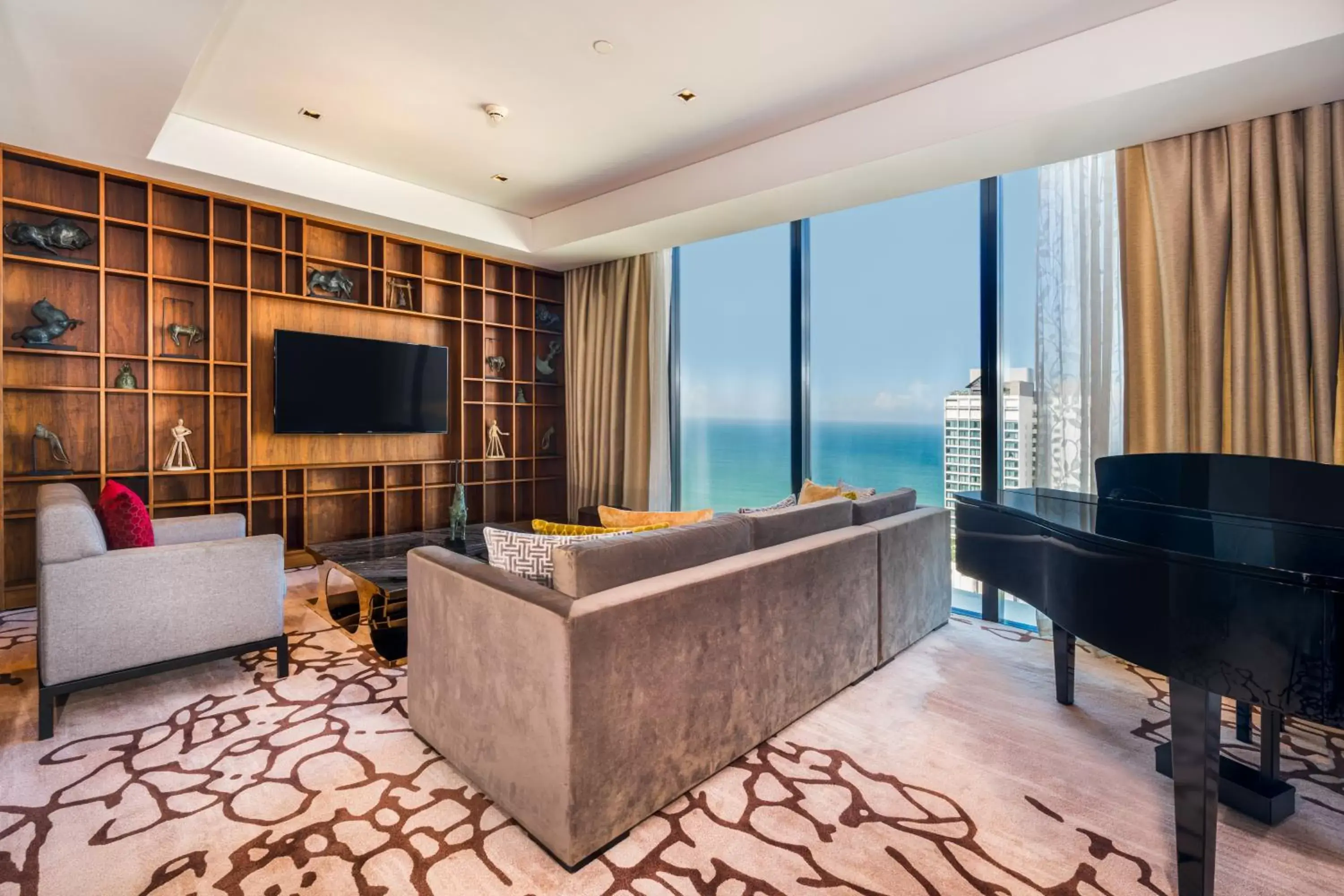 Living room, Seating Area in Movenpick Hotel Colombo