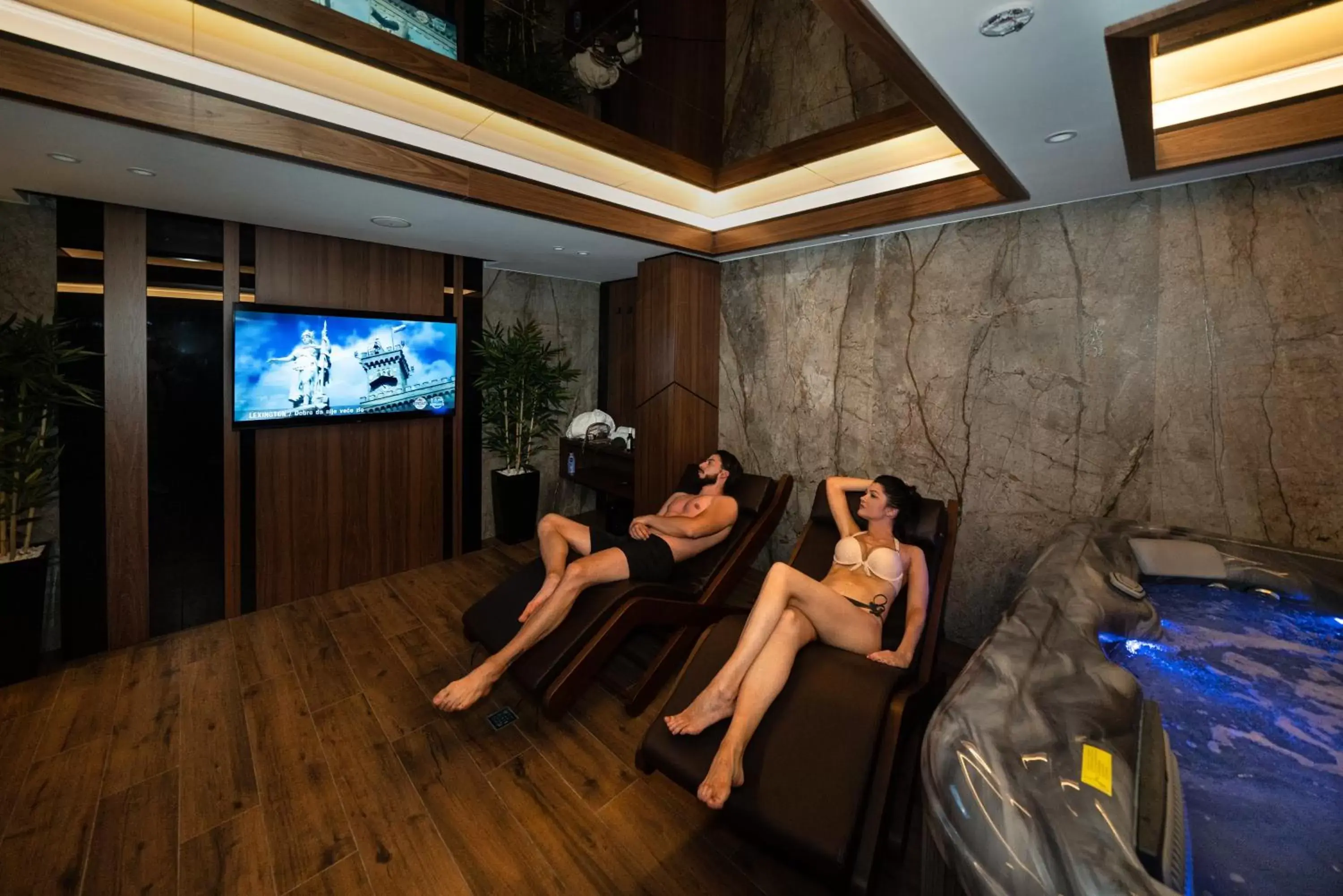 Spa and wellness centre/facilities, Guests in Sky Hotel