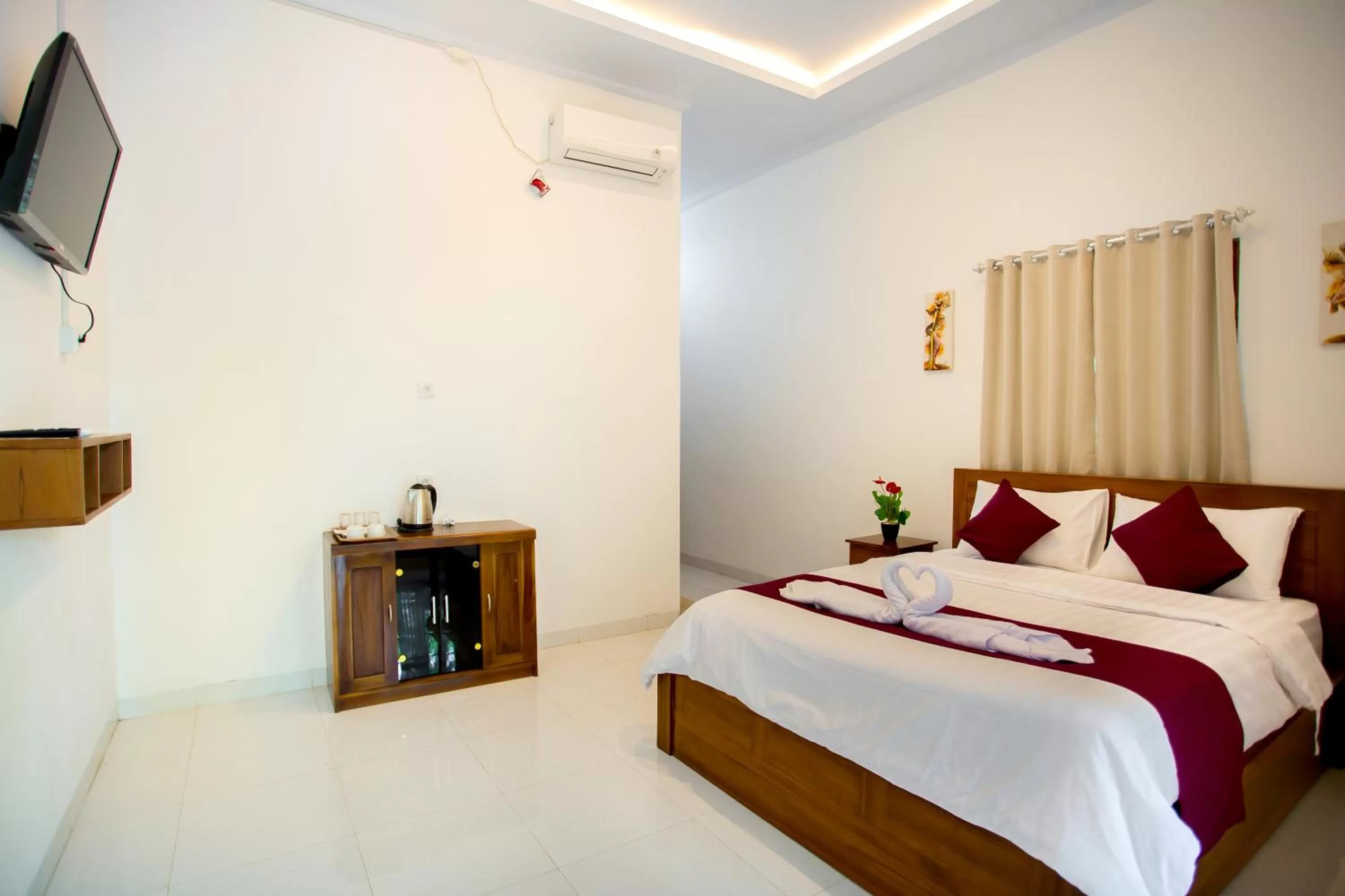 Bed in The Puncak Santhi Inn