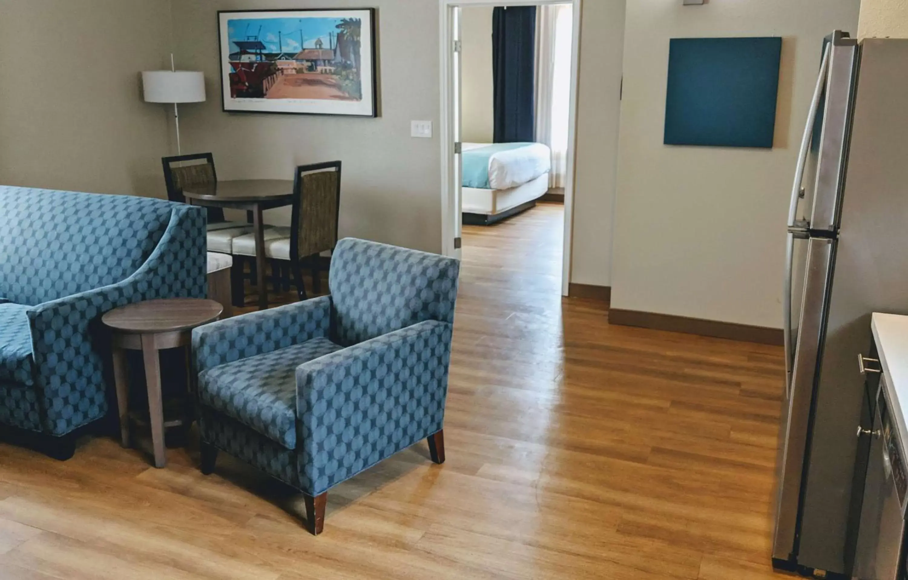 Photo of the whole room, Seating Area in Best Western Port Aransas
