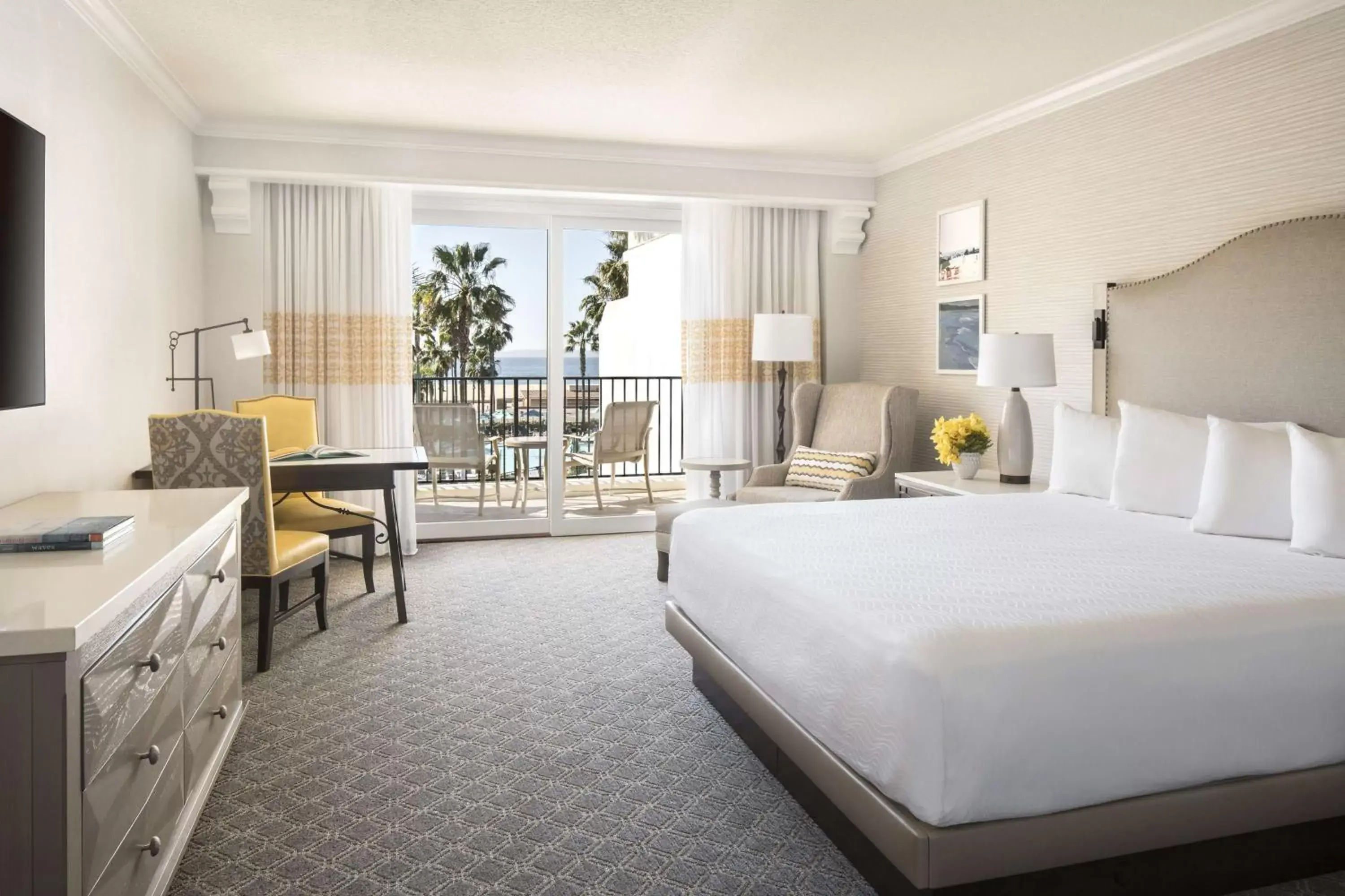 Bedroom in Hyatt Regency Huntington Beach Resort and Spa