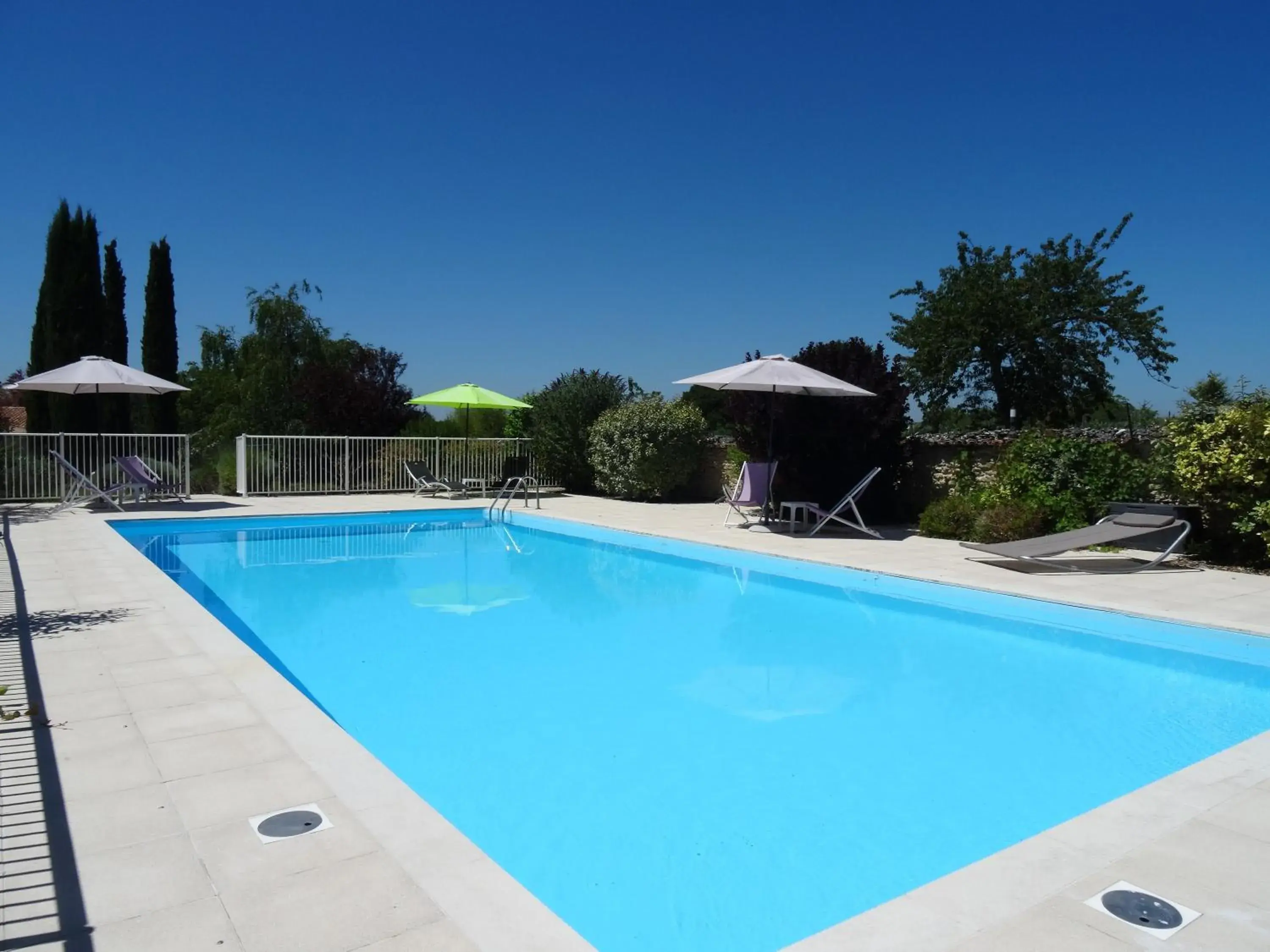 Swimming Pool in Domaine de l'Echassier, The Originals Relais