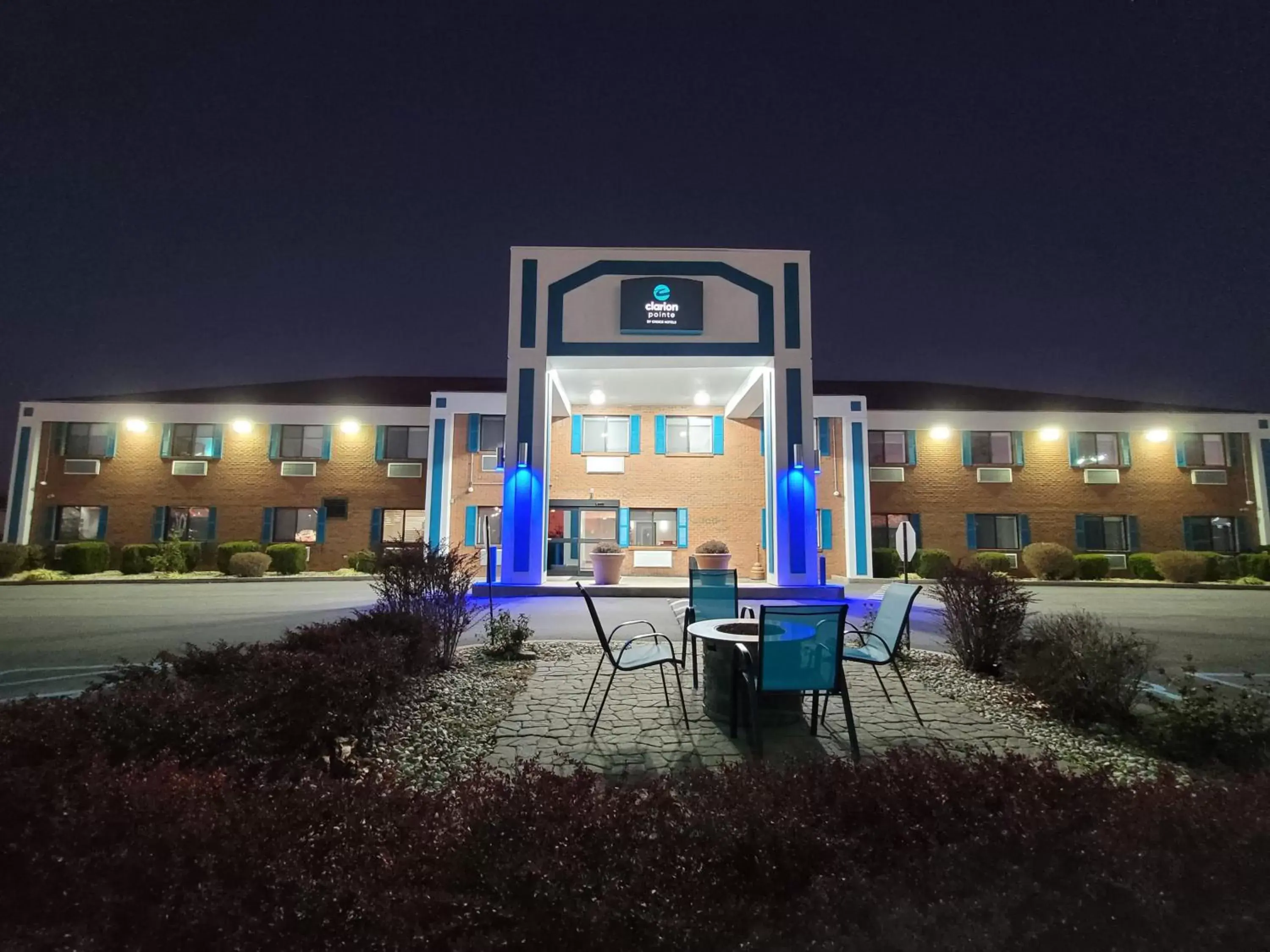 Property building in Clarion Pointe Harrodsburg-Danville Property building in Clarion Pointe Harrodsburg-Danville