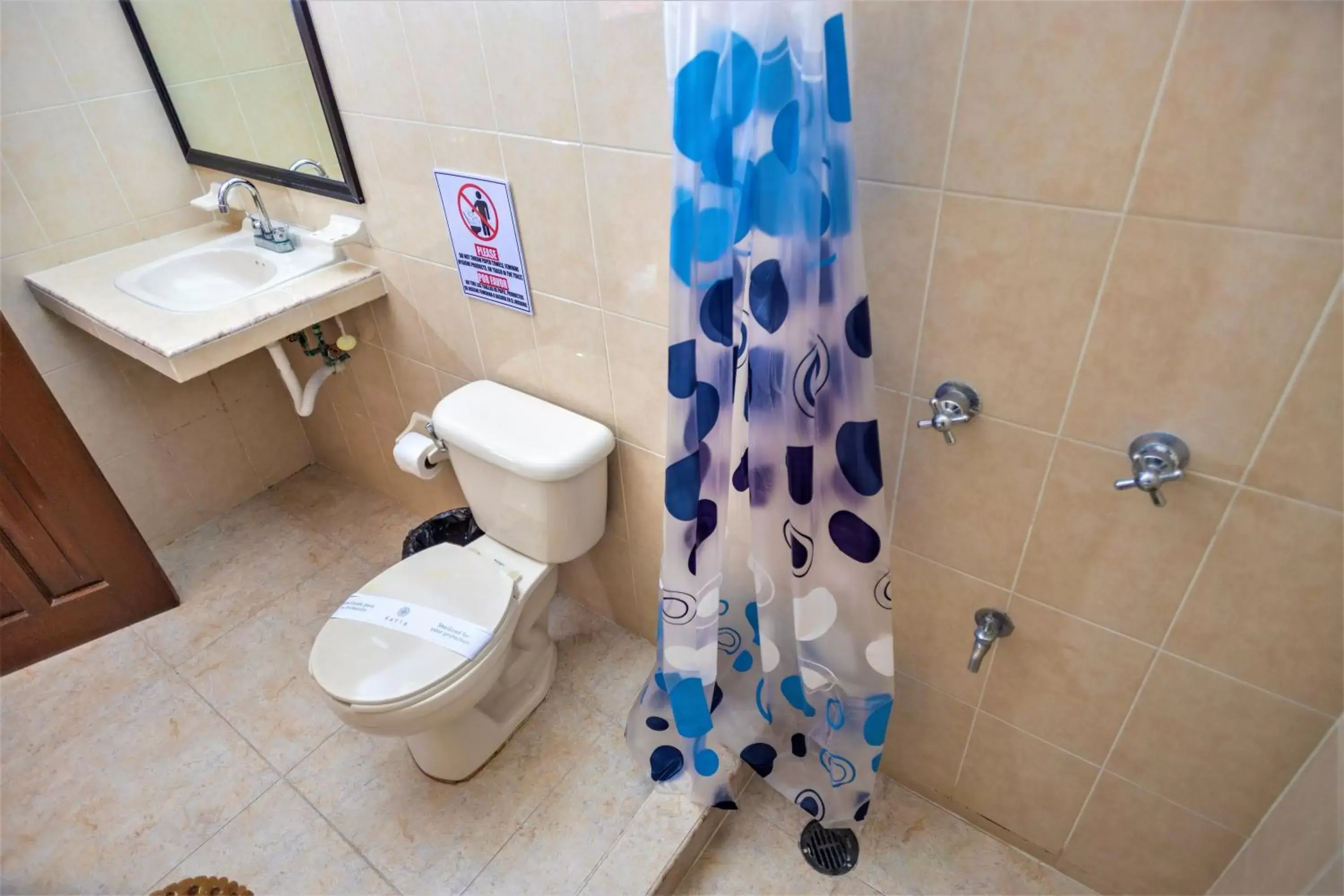 Toilet, Bathroom in Hotel Santa Lucía