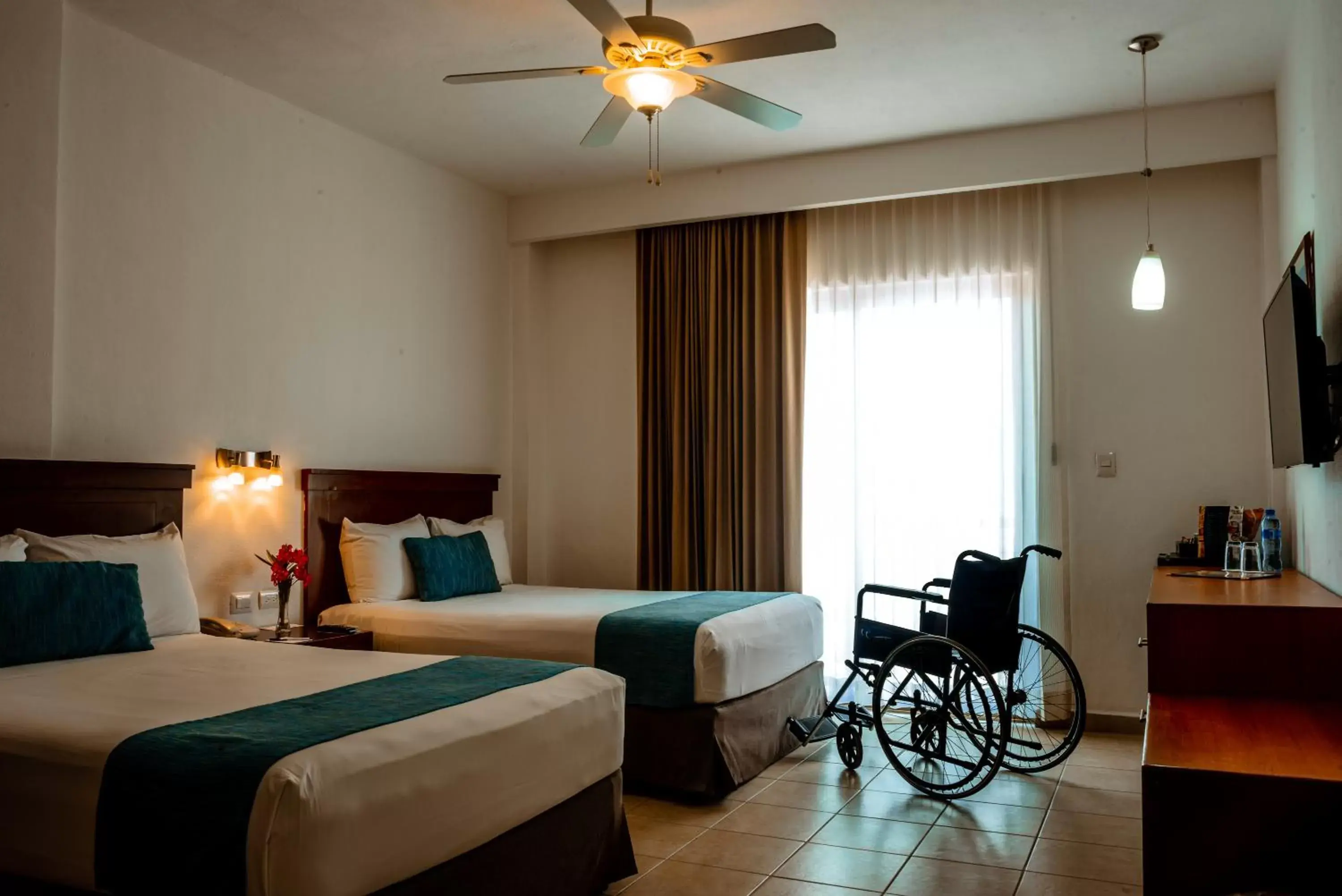 Facility for disabled guests, Bed in Mesón de la Luna Hotel & Spa Facility for disabled guests, Bed in Mesón de la Luna Hotel & Spa