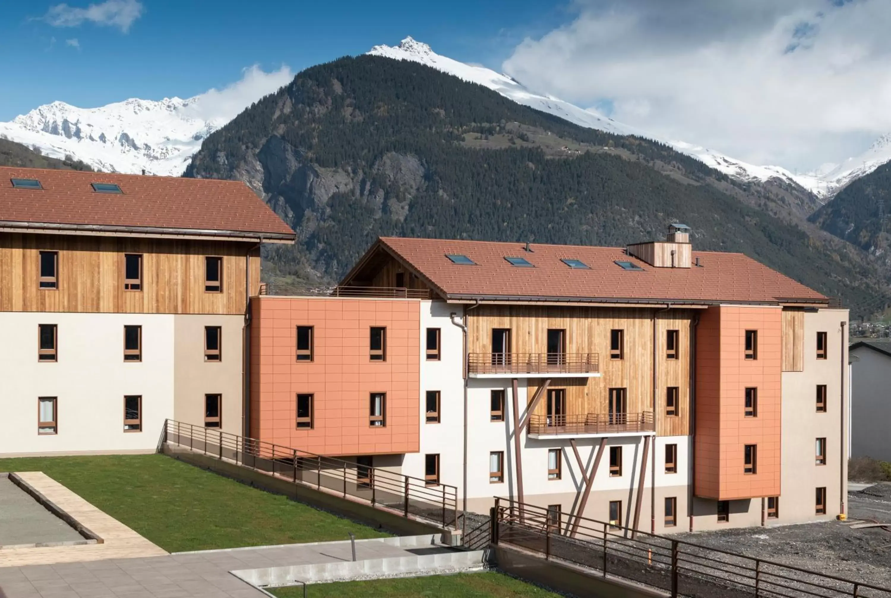 Property Building in Hotel Base Camp Lodge - Bourg Saint Maurice
