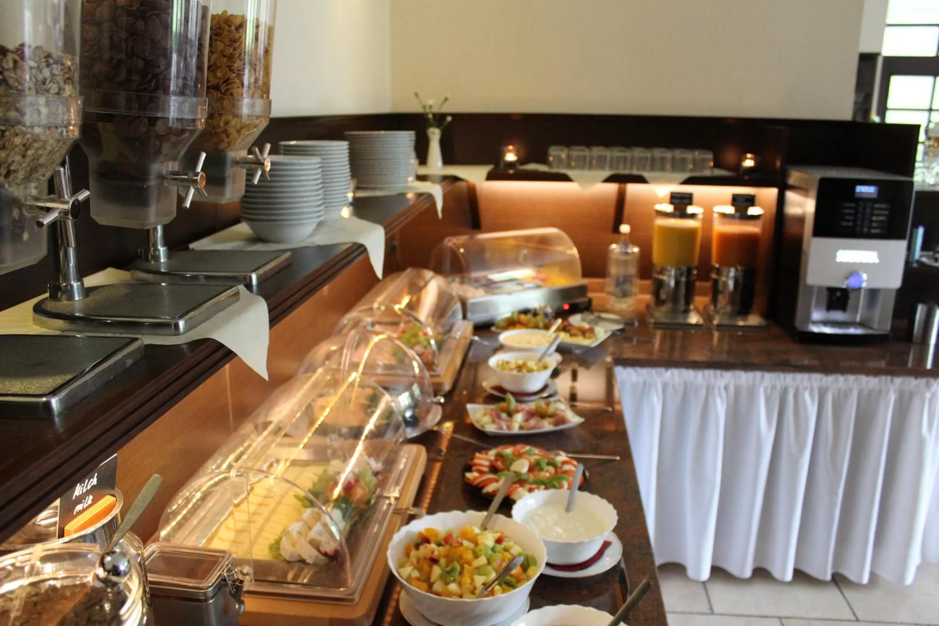 Buffet breakfast in Schlosshotel Stecklenberg