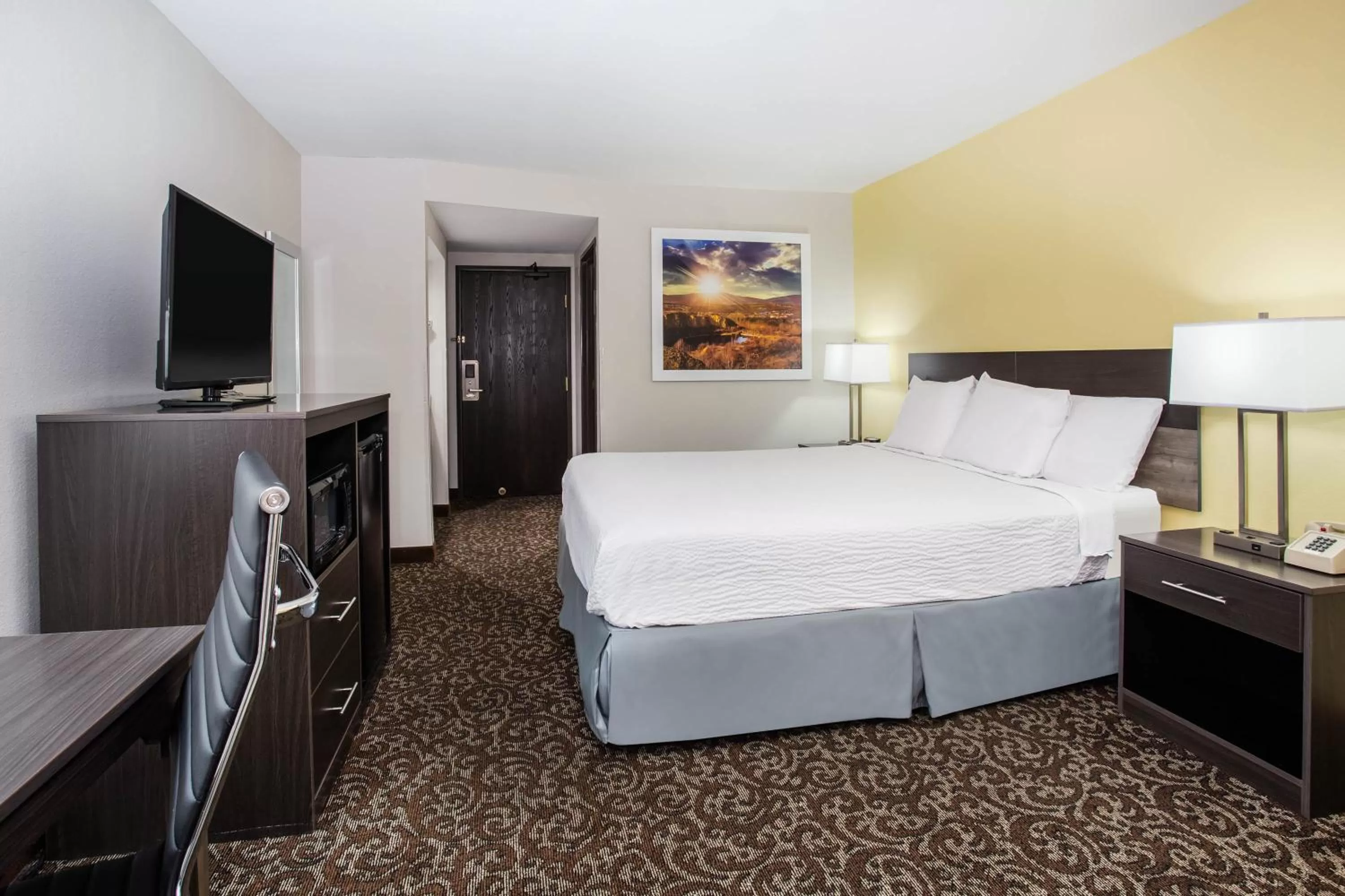 Bedroom, Bed in Days Inn by Wyndham Phoenix North