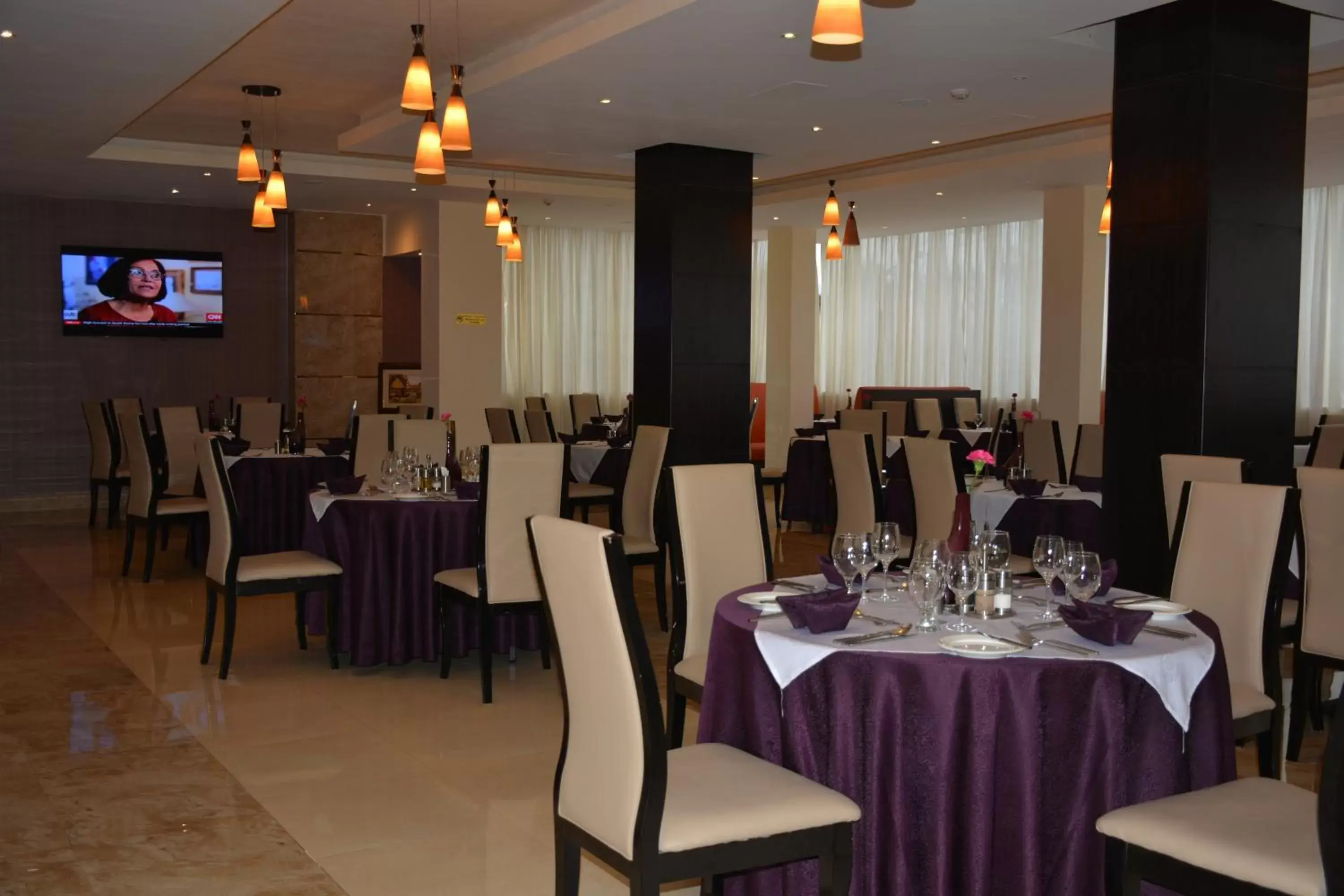 Restaurant/Places to Eat in Azzeman Hotel