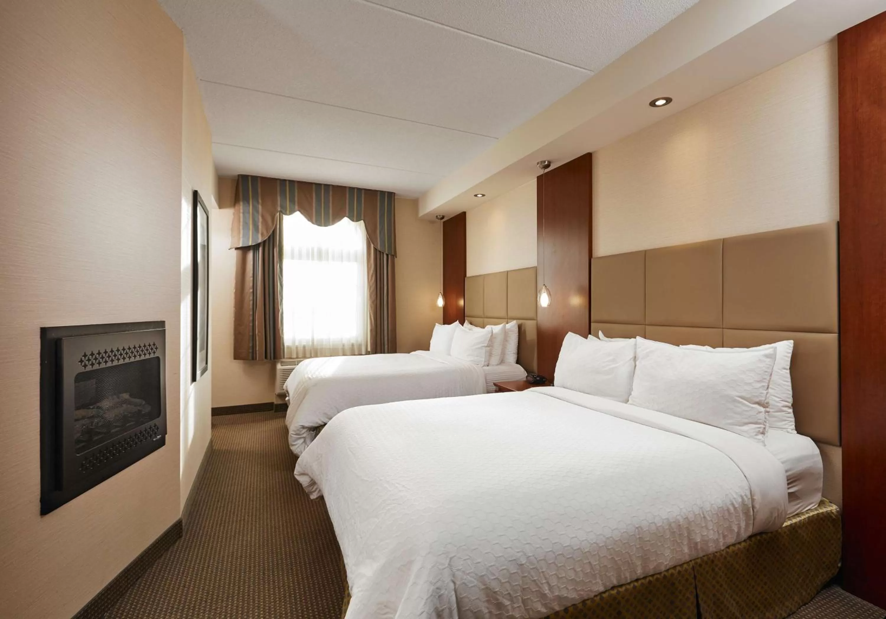 Superior Quadruple Suite - Non-Smoking in Best Western Plus Orangeville Inn & Suites