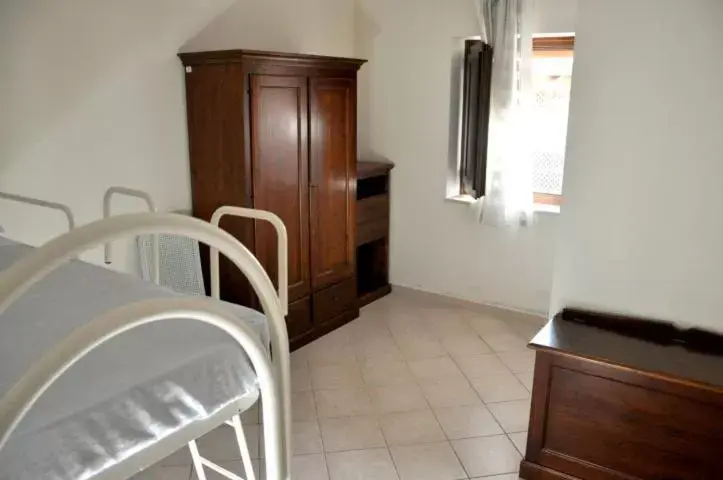 Bedroom, TV/Entertainment Center in Hotel Masseria Le Pajare